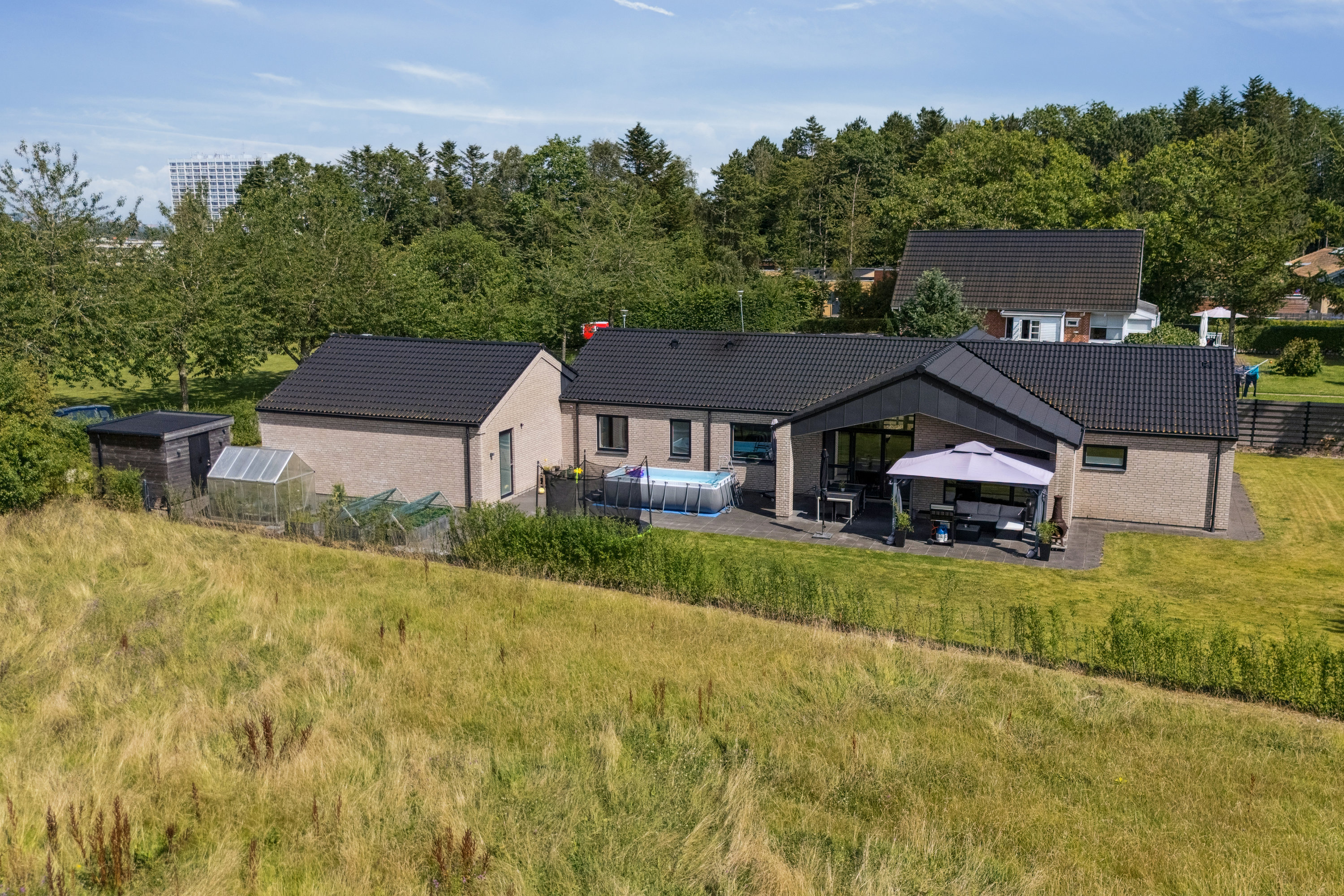 Fremhævet ejendommen billede i fuldskærmstilstand. Billede af Bøgeskov Høvej 9G, 8260 Viby J