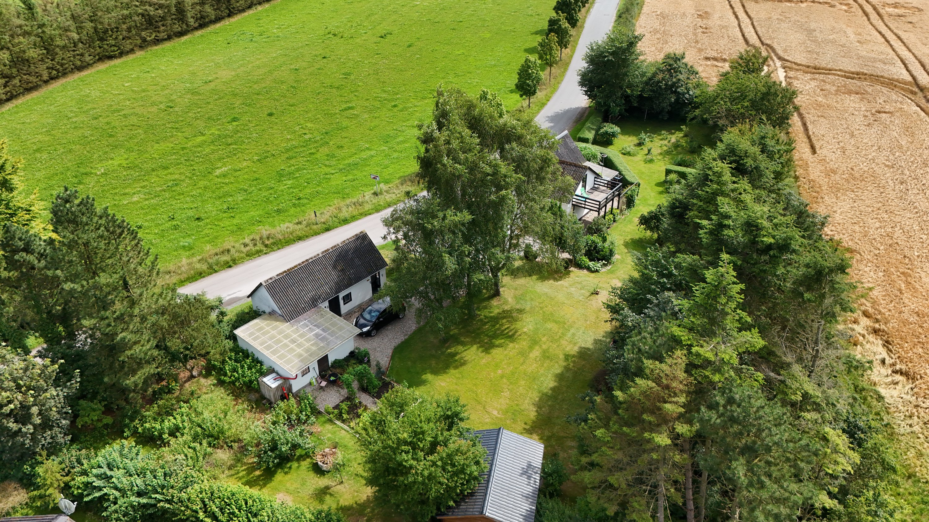 Fremhævet dronefoto billede i fuldskærmstilstand. Billede af Lindumvej 6, Hvornum, 9500 Hobro