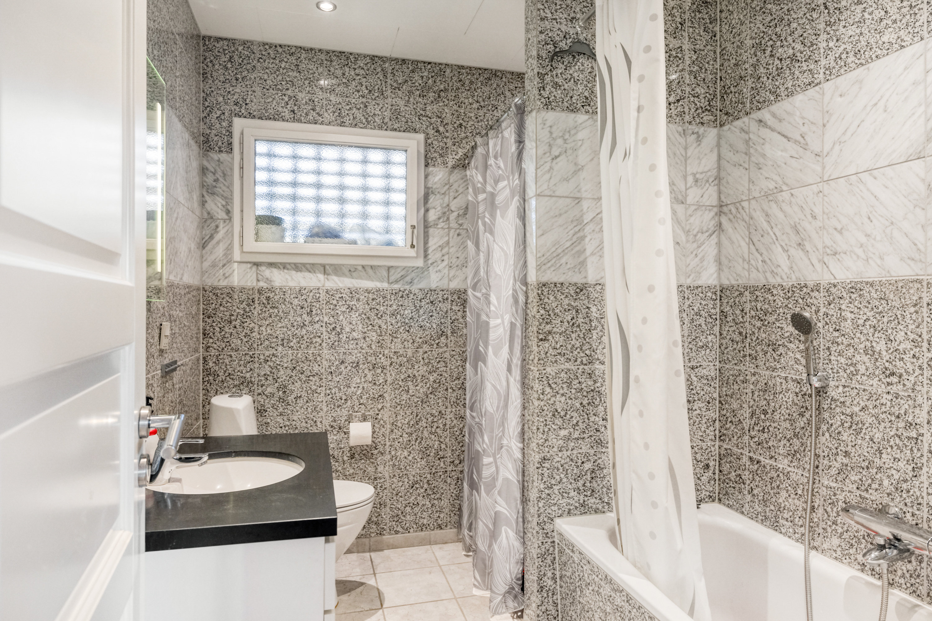 Fremhævet  billede i fuldskærmstilstand. Billede af Junivej 1, 8210 Aarhus V