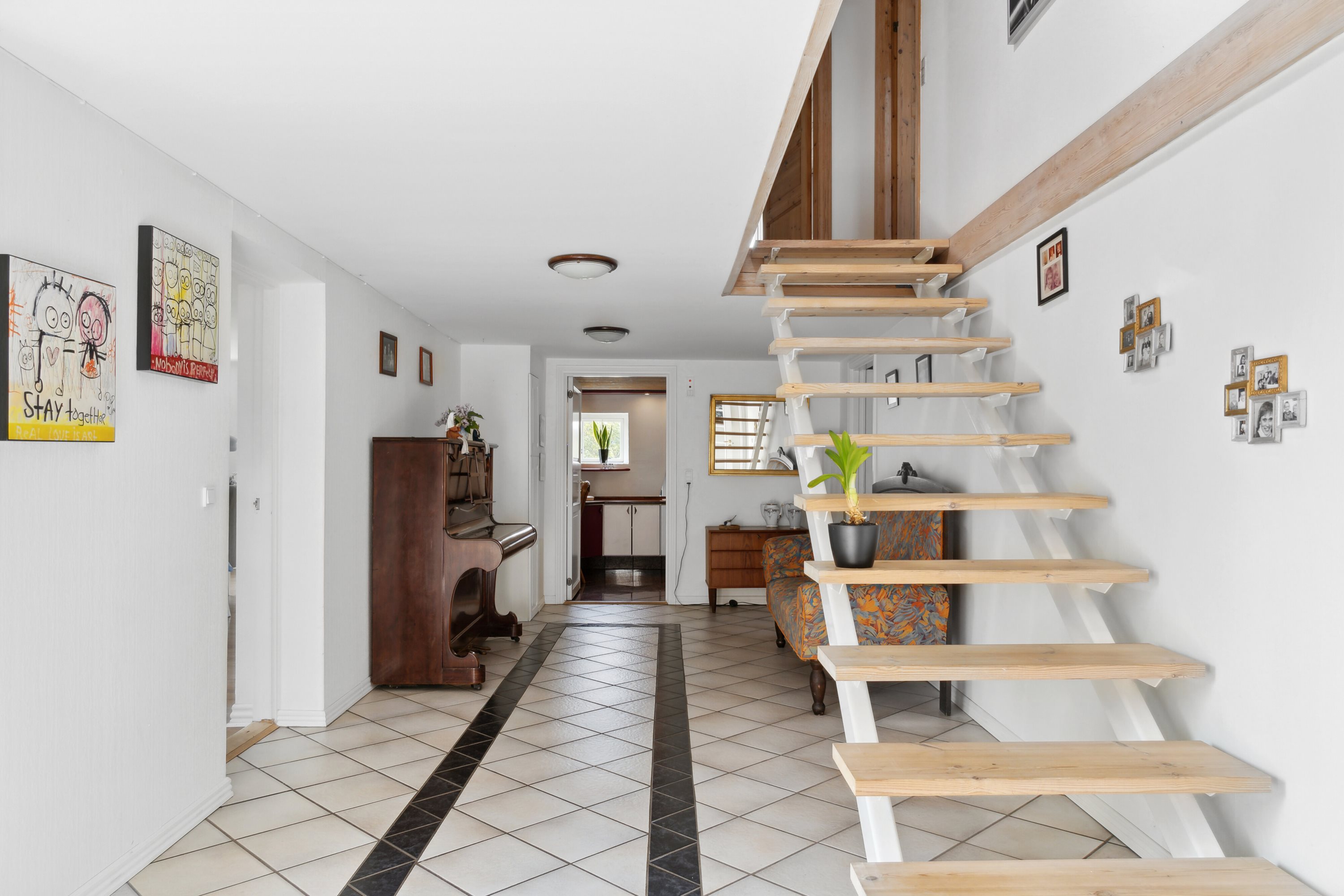 Fremhævet trappe billede i fuldskærmstilstand. Billede af Slotsvej 5, 8860 Ulstrup