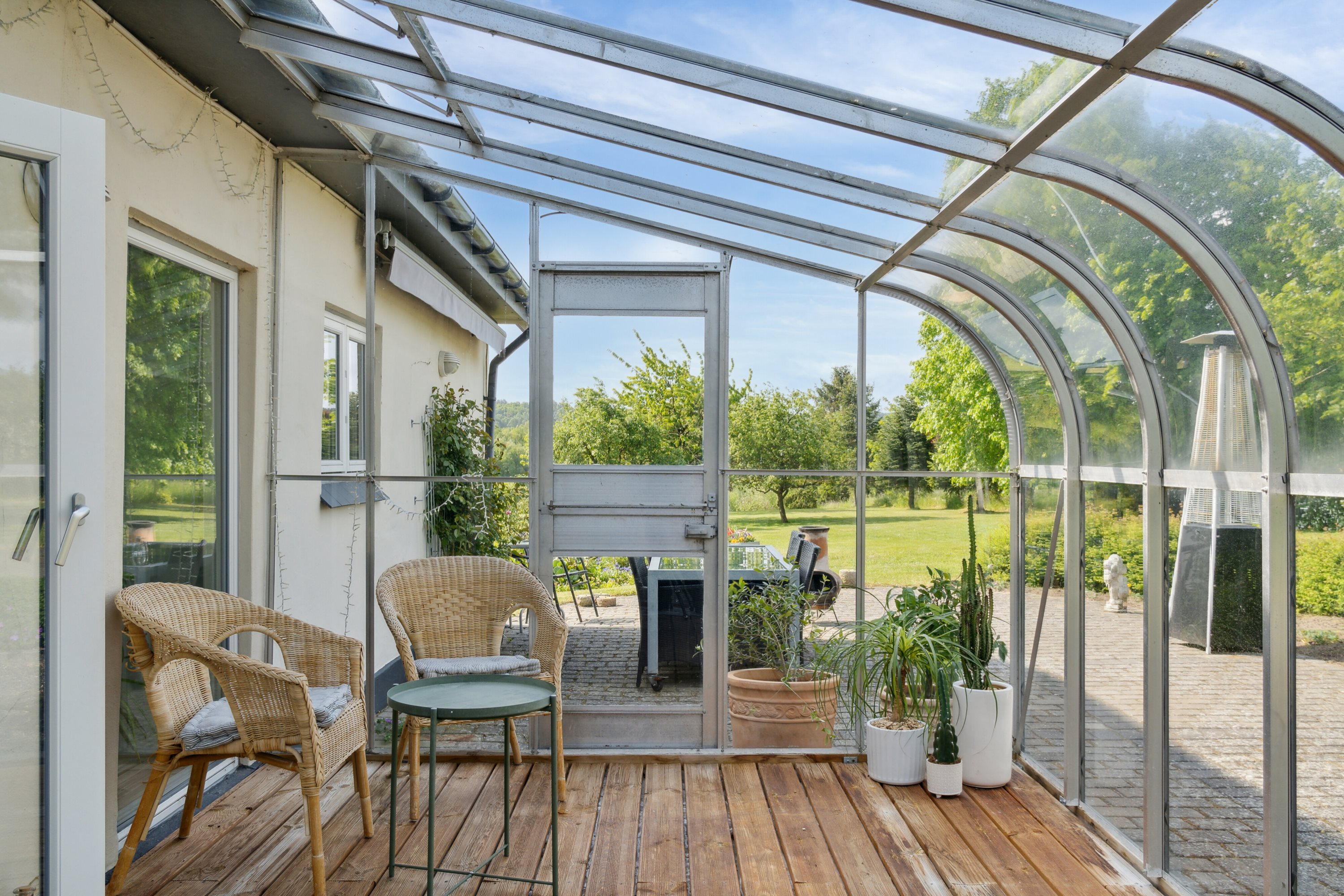 Fremhævet udestue billede i fuldskærmstilstand. Billede af Slotsvej 5, 8860 Ulstrup