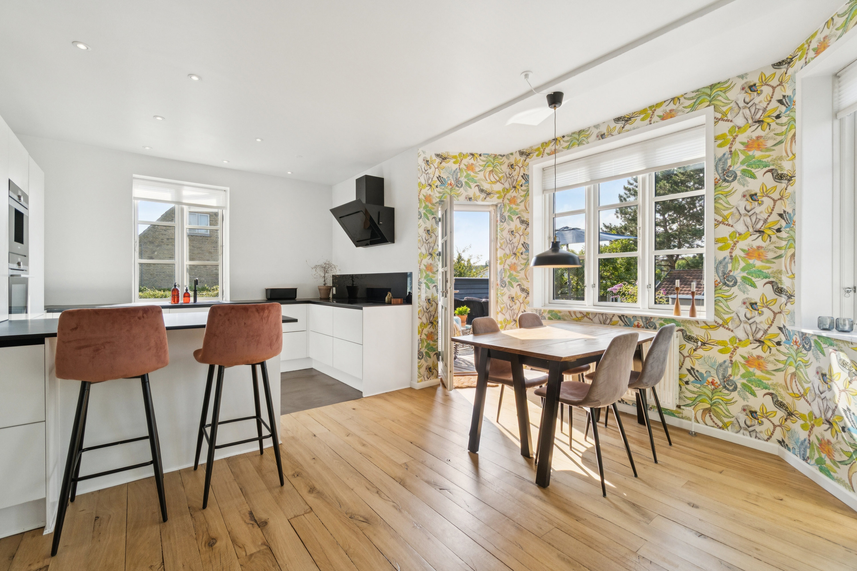 Fremhævet spiseplads billede i fuldskærmstilstand. Billede af Klovborgvej 21, 2650 Hvidovre