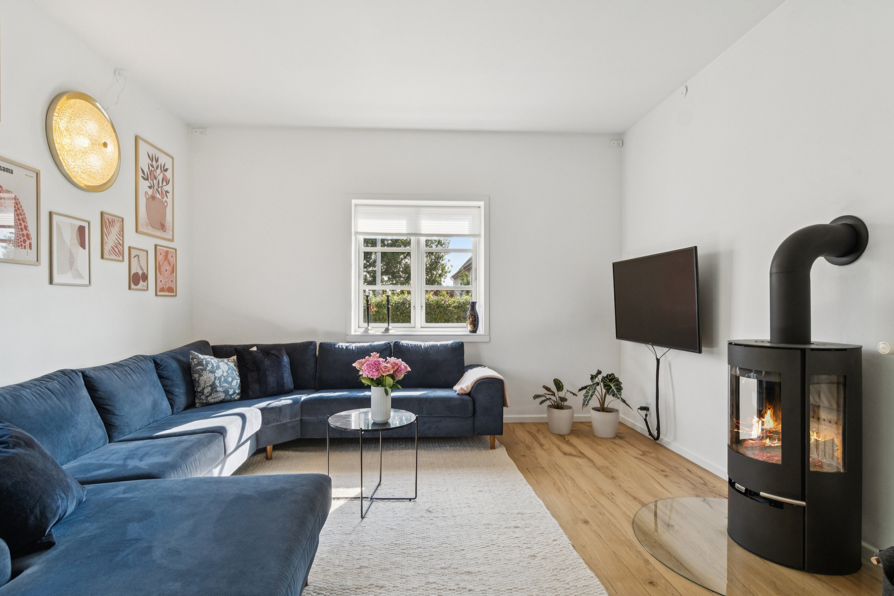 Fremhævet stue billede i fuldskærmstilstand. Billede af Klovborgvej 21, 2650 Hvidovre