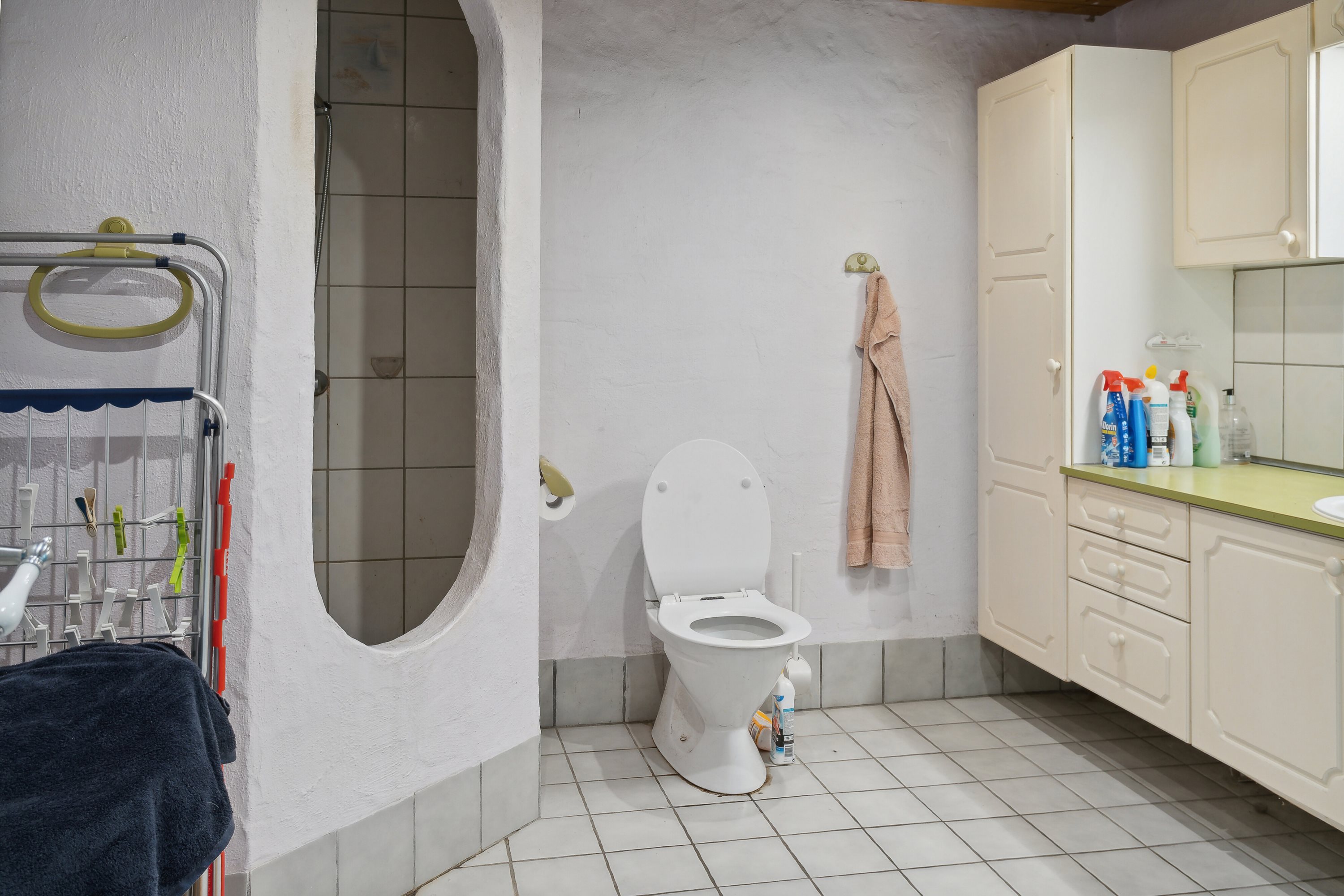 Fremhævet badeværelse billede i fuldskærmstilstand. Billede af Kirkebakken 12, Sdr Vinge, 8860 Ulstrup