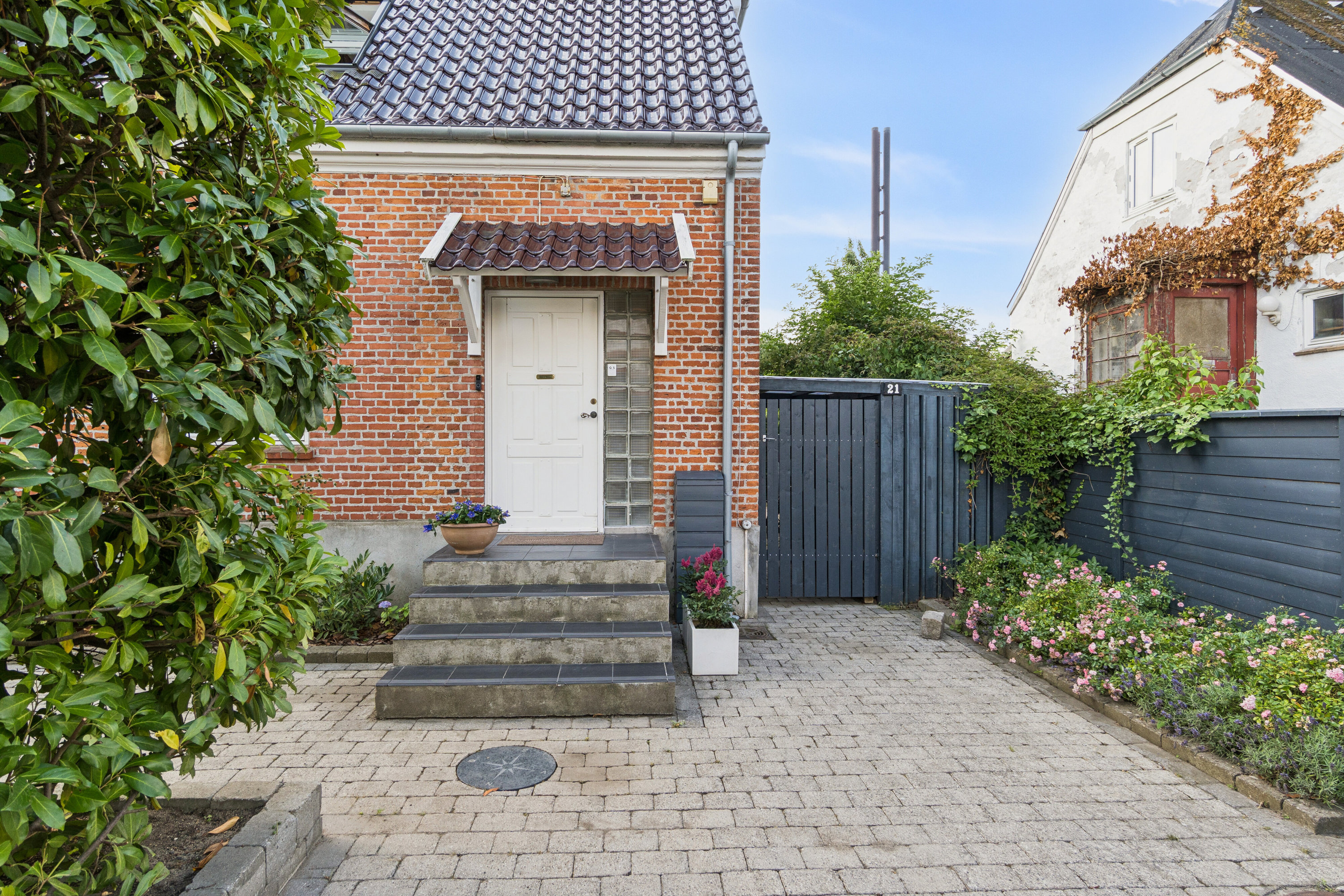 Fremhævet udendørs billede i fuldskærmstilstand. Billede af Klovborgvej 21, 2650 Hvidovre