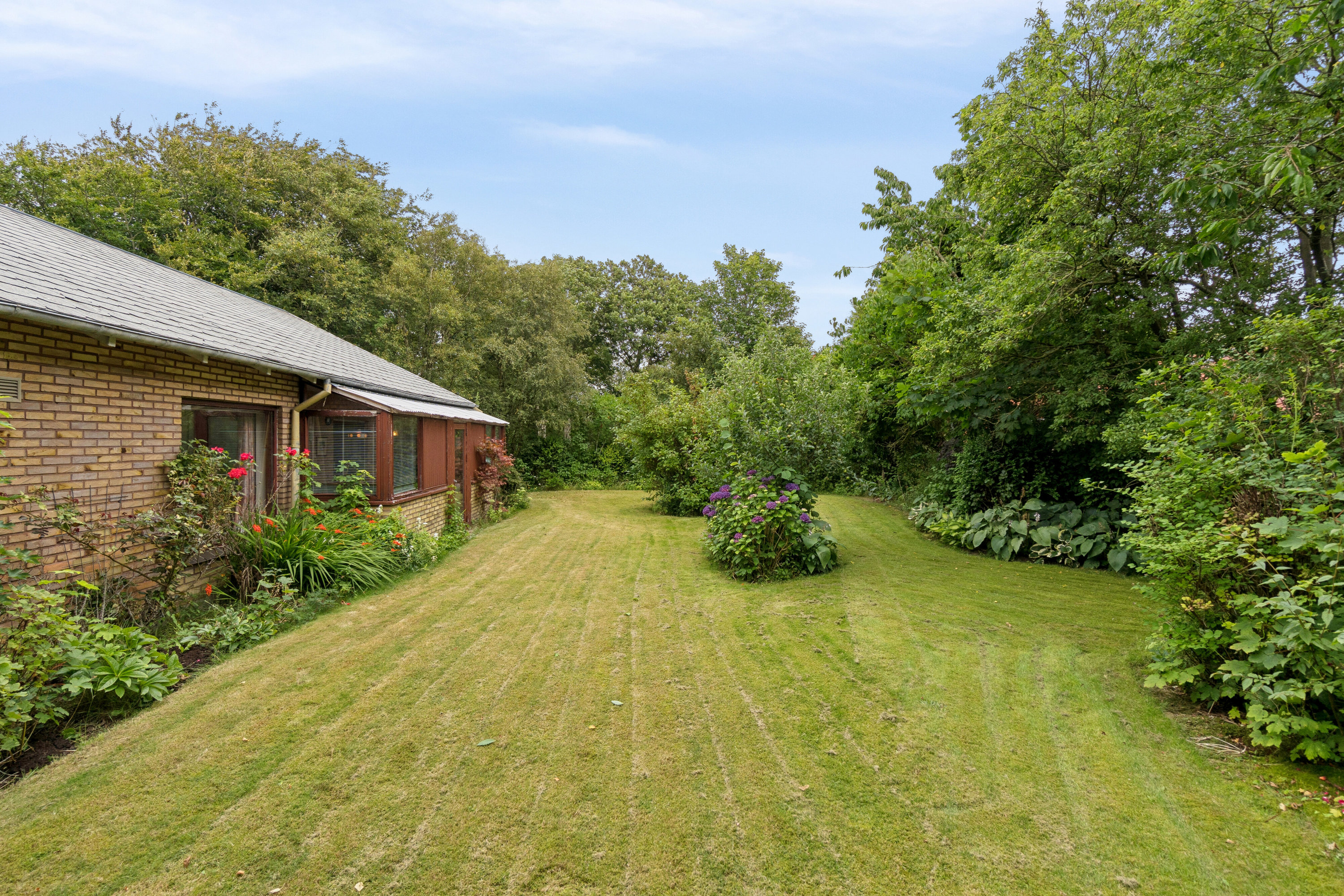 Miniaturebillede 1: set fra haven. Billede af Trombakken 4, 7752 Snedsted