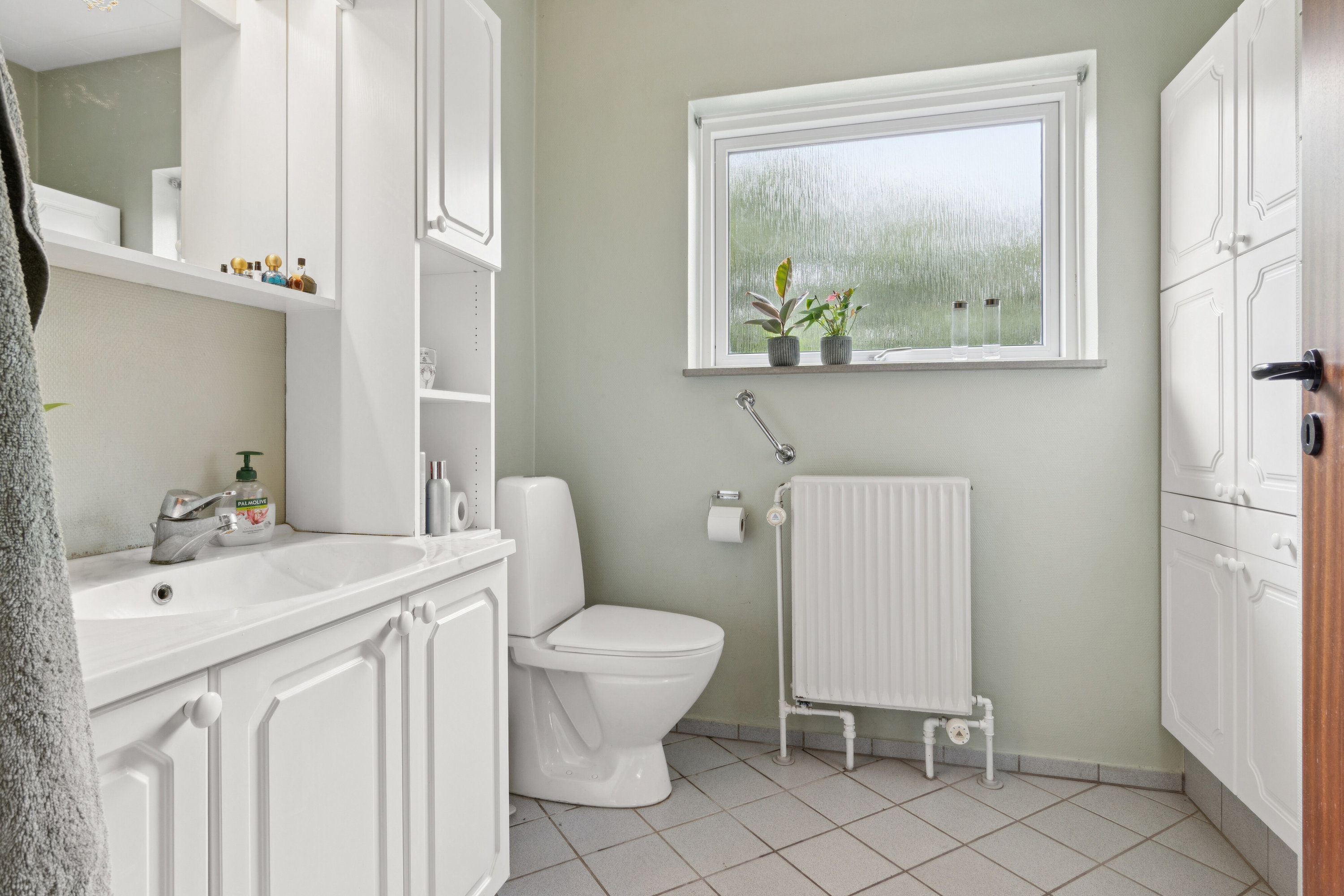 Fremhævet badeværelse billede i fuldskærmstilstand. Billede af Trombakken 4, 7752 Snedsted