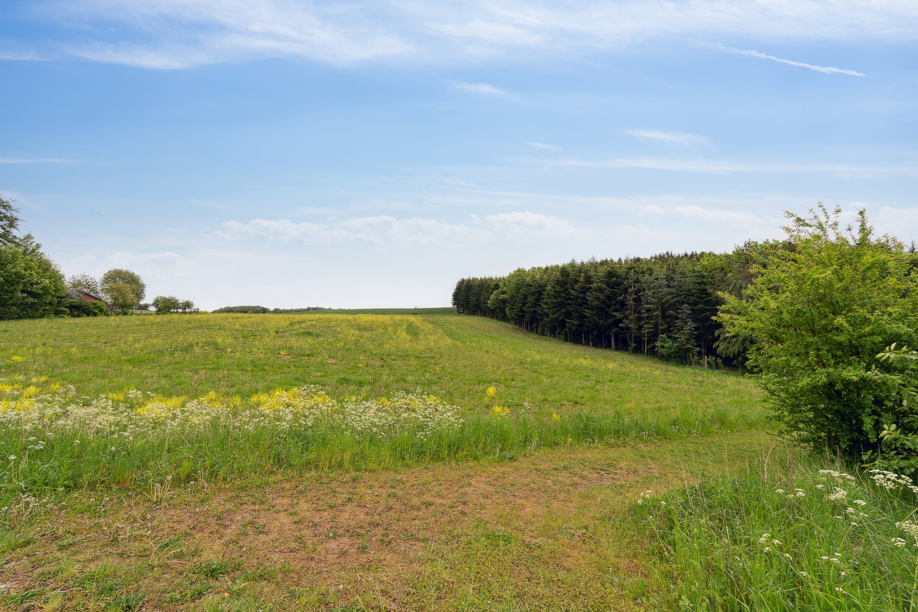 Fremhævet udendørs billede i fuldskærmstilstand. Billede af Kirkebakken 12, Sdr Vinge, 8860 Ulstrup