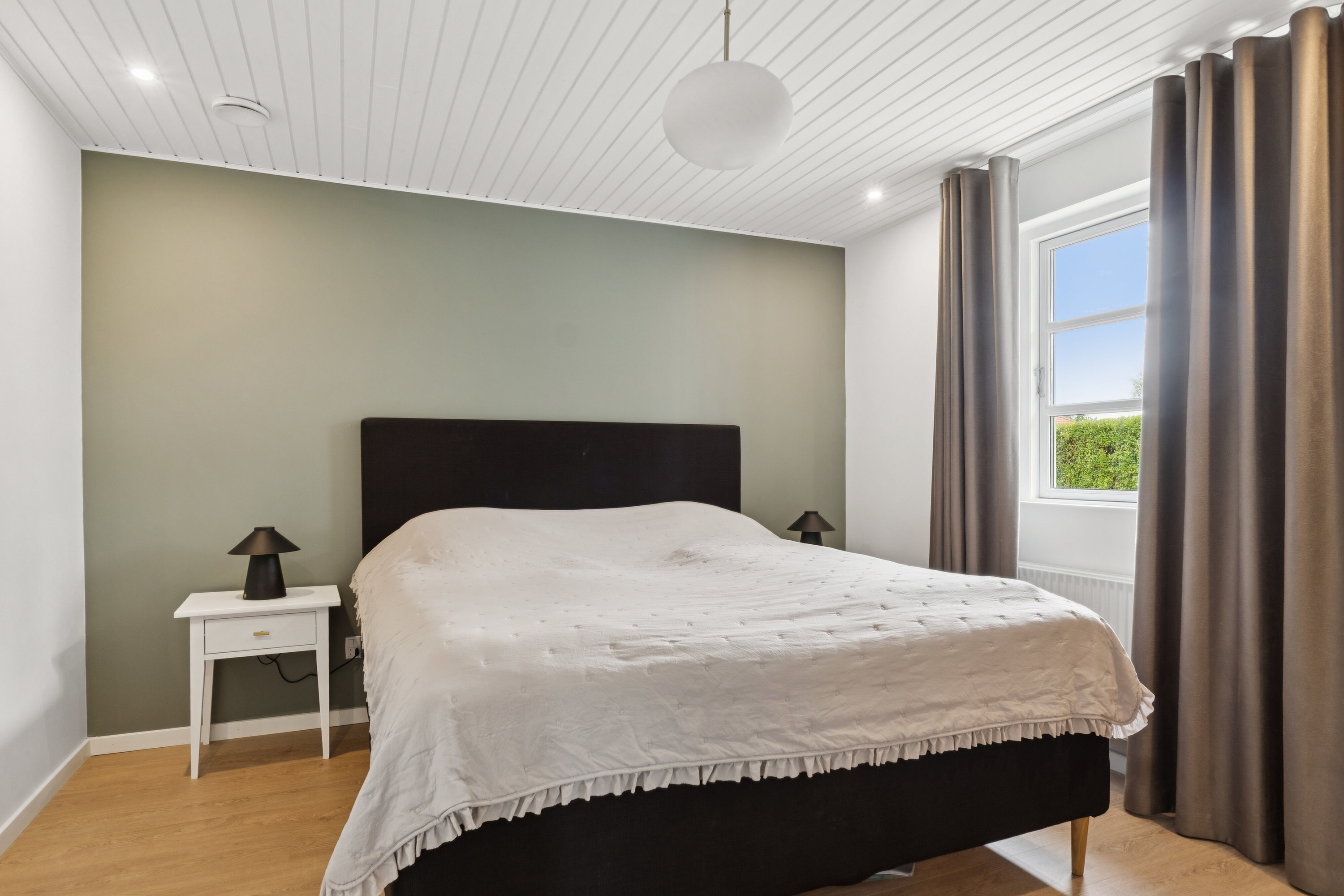 Fremhævet soveværelse billede i fuldskærmstilstand. Billede af Leonora Christinas Vej 19, 7430 Ikast