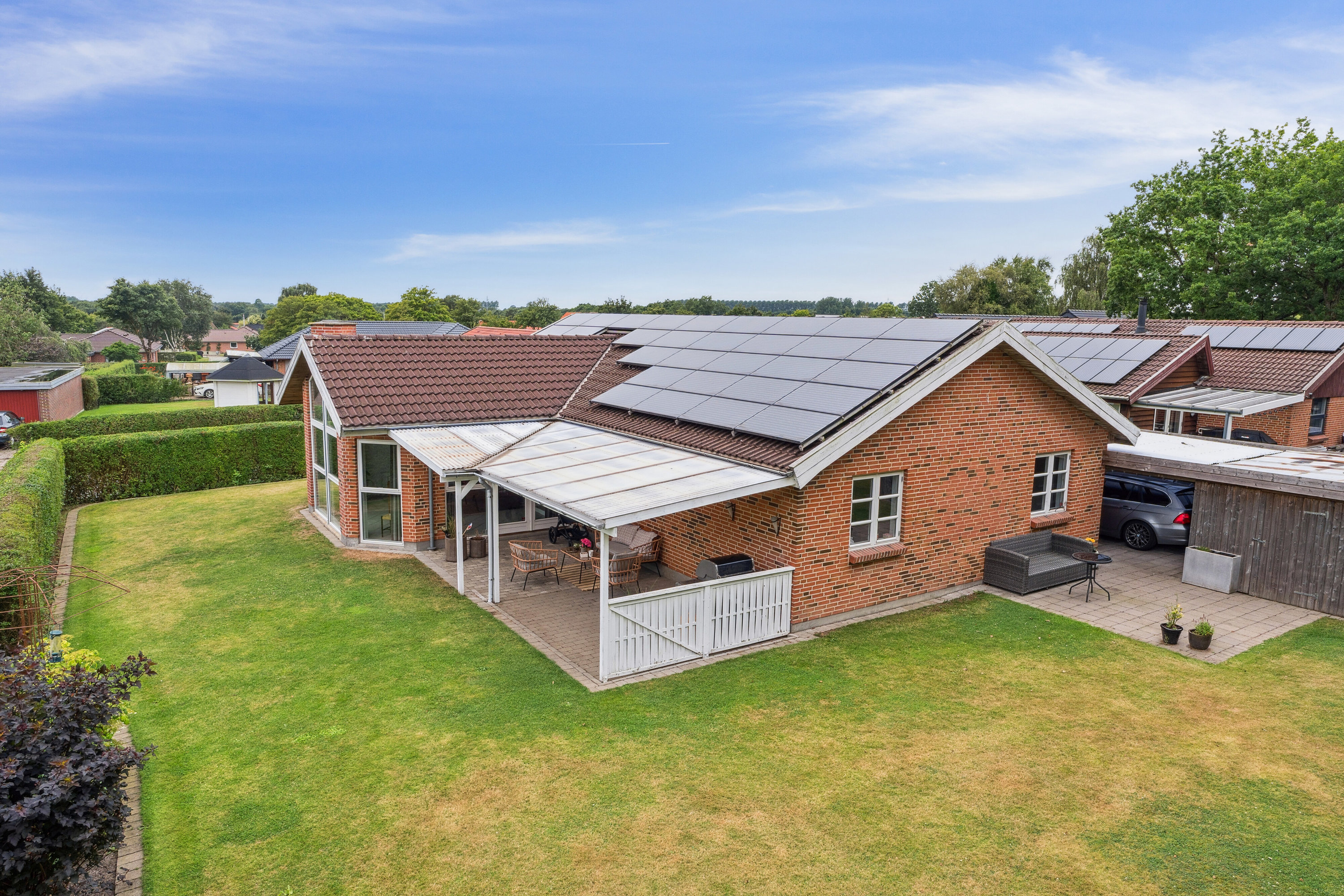 Fremhævet set fra haven billede i fuldskærmstilstand. Billede af Leonora Christinas Vej 19, 7430 Ikast