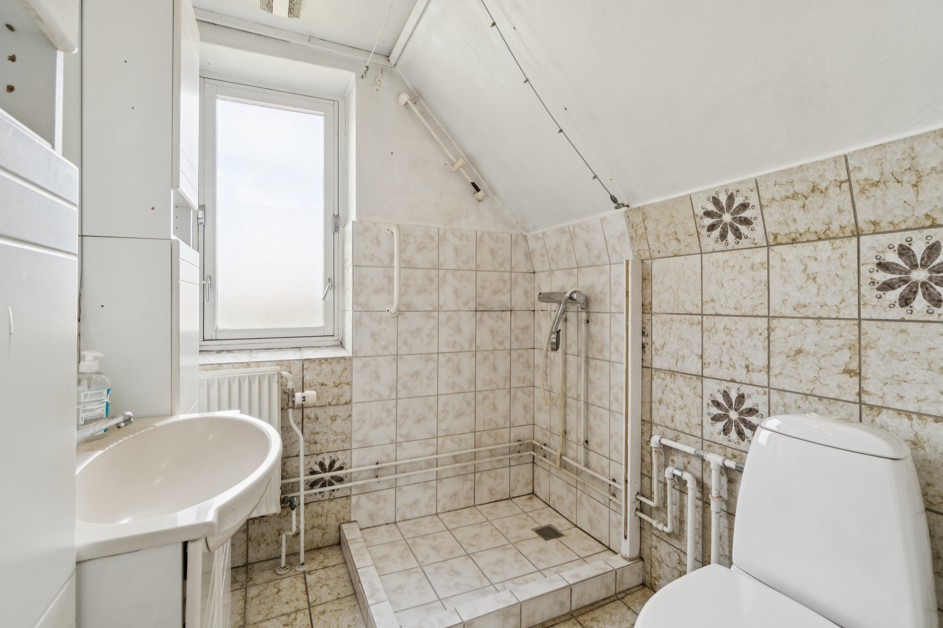 Fremhævet badeværelse billede i fuldskærmstilstand. Billede af Storegade 13, 2650 Hvidovre