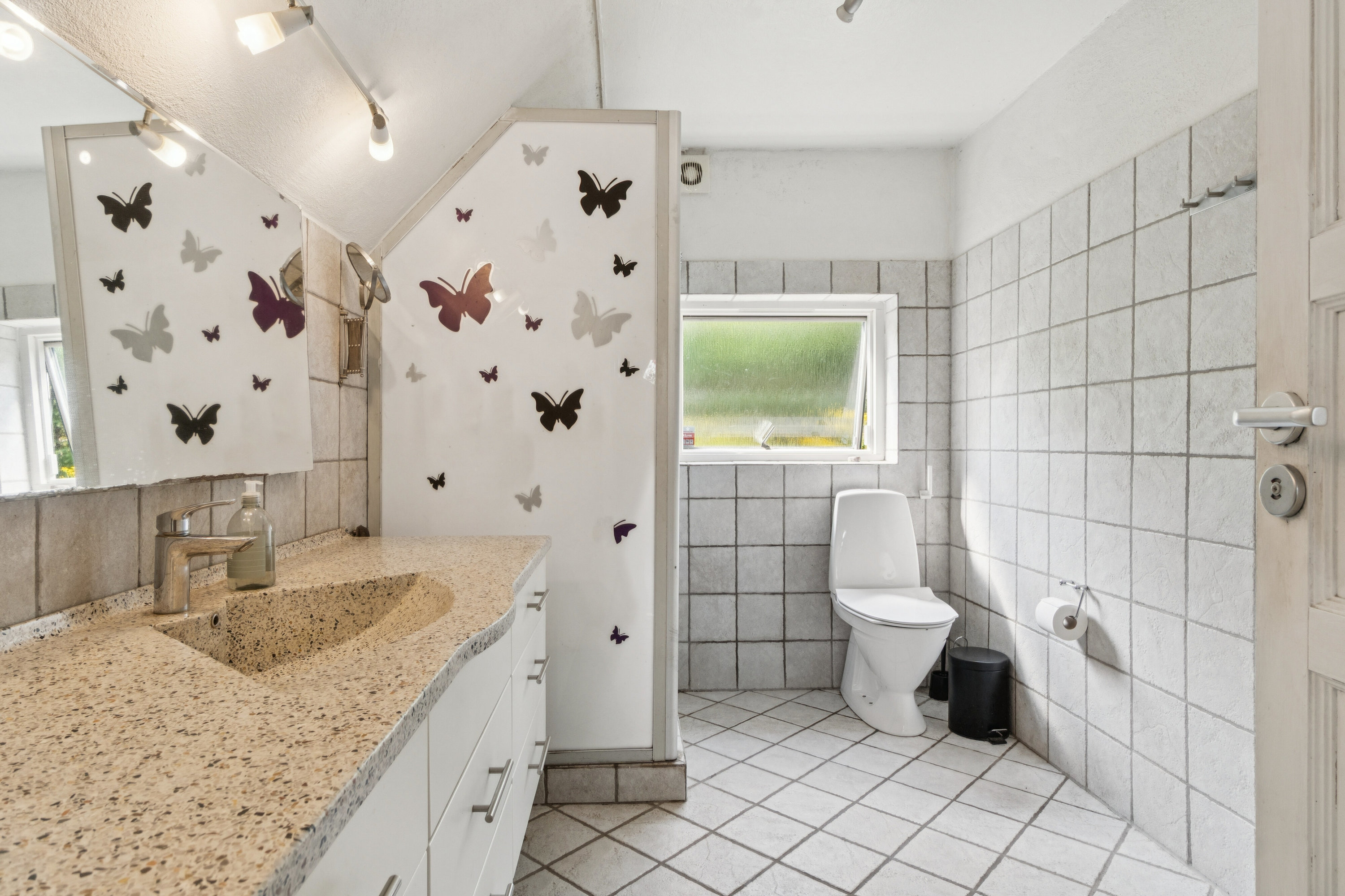 Fremhævet badeværelse billede i fuldskærmstilstand. Billede af Storegade 13, 2650 Hvidovre