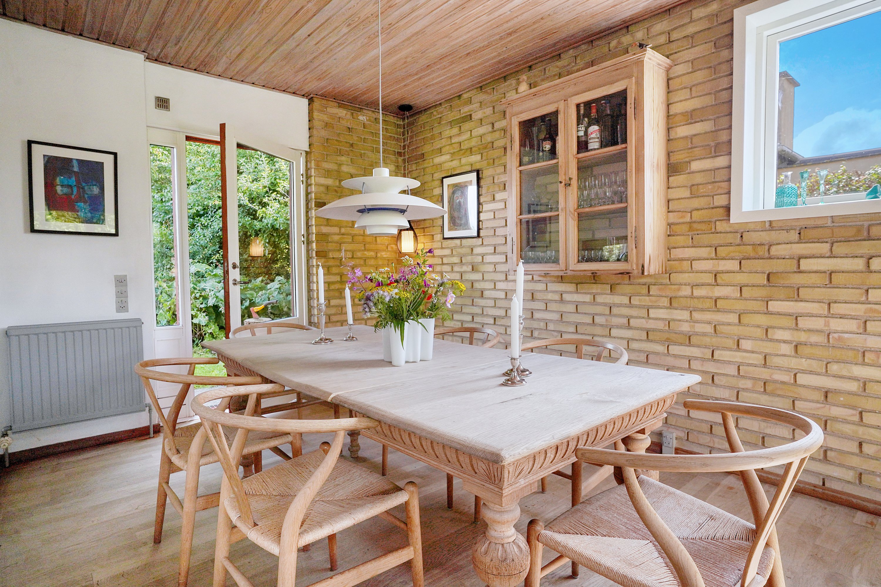 Fremhævet stue billede i fuldskærmstilstand. Billede af Tjørnevænget 8, 3520 Farum