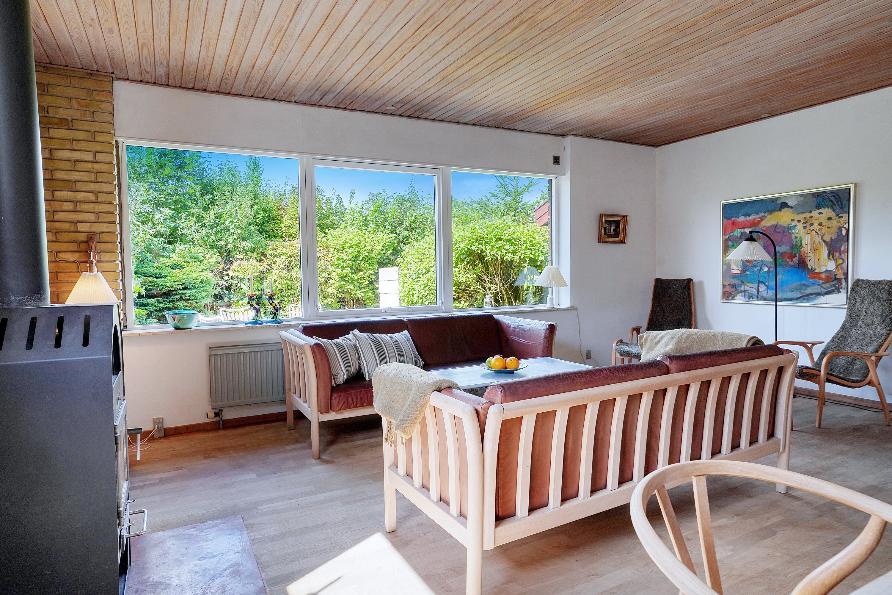 Fremhævet stue billede i fuldskærmstilstand. Billede af Tjørnevænget 8, 3520 Farum