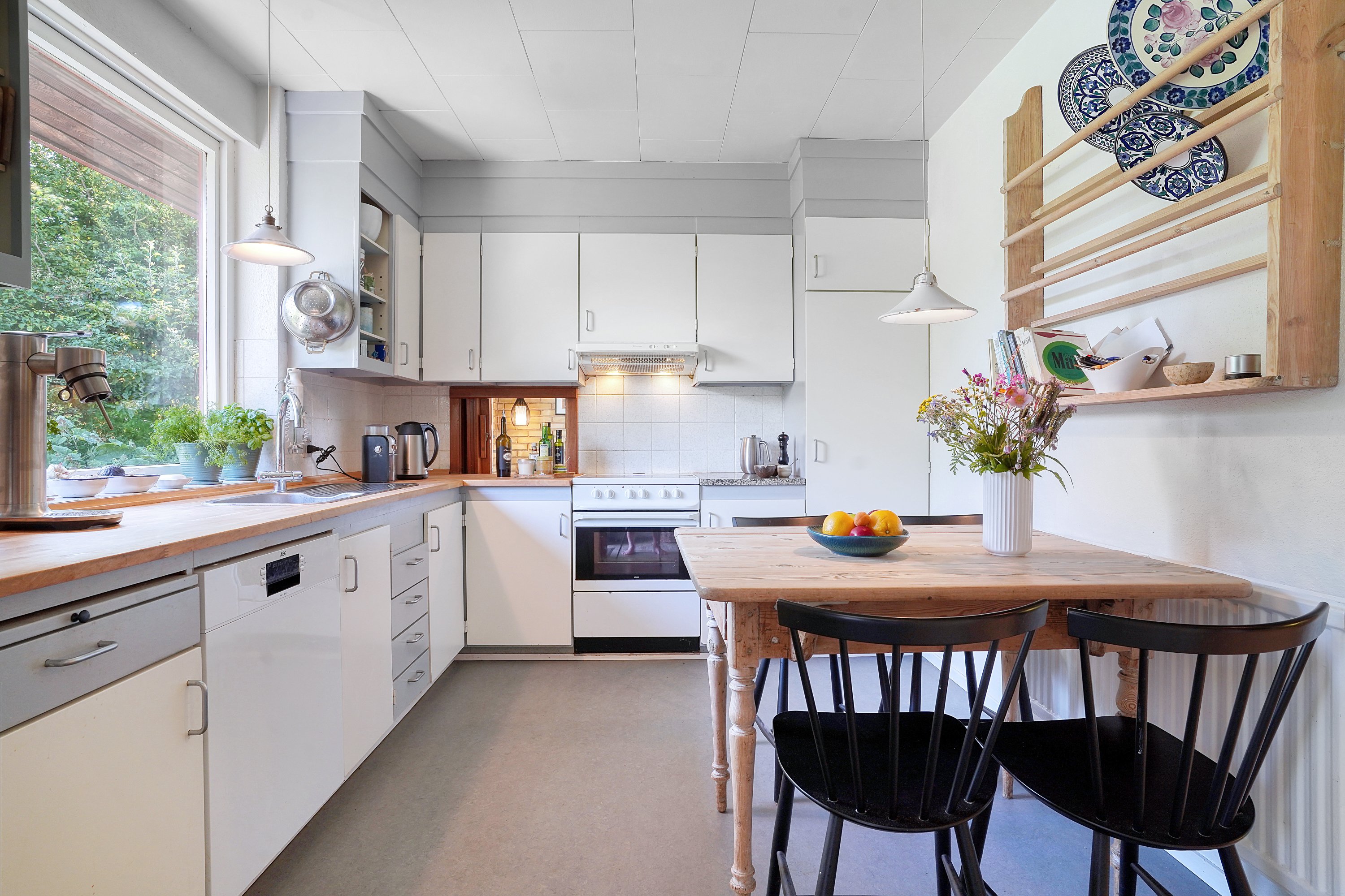 Fremhævet køkken billede i fuldskærmstilstand. Billede af Tjørnevænget 8, 3520 Farum