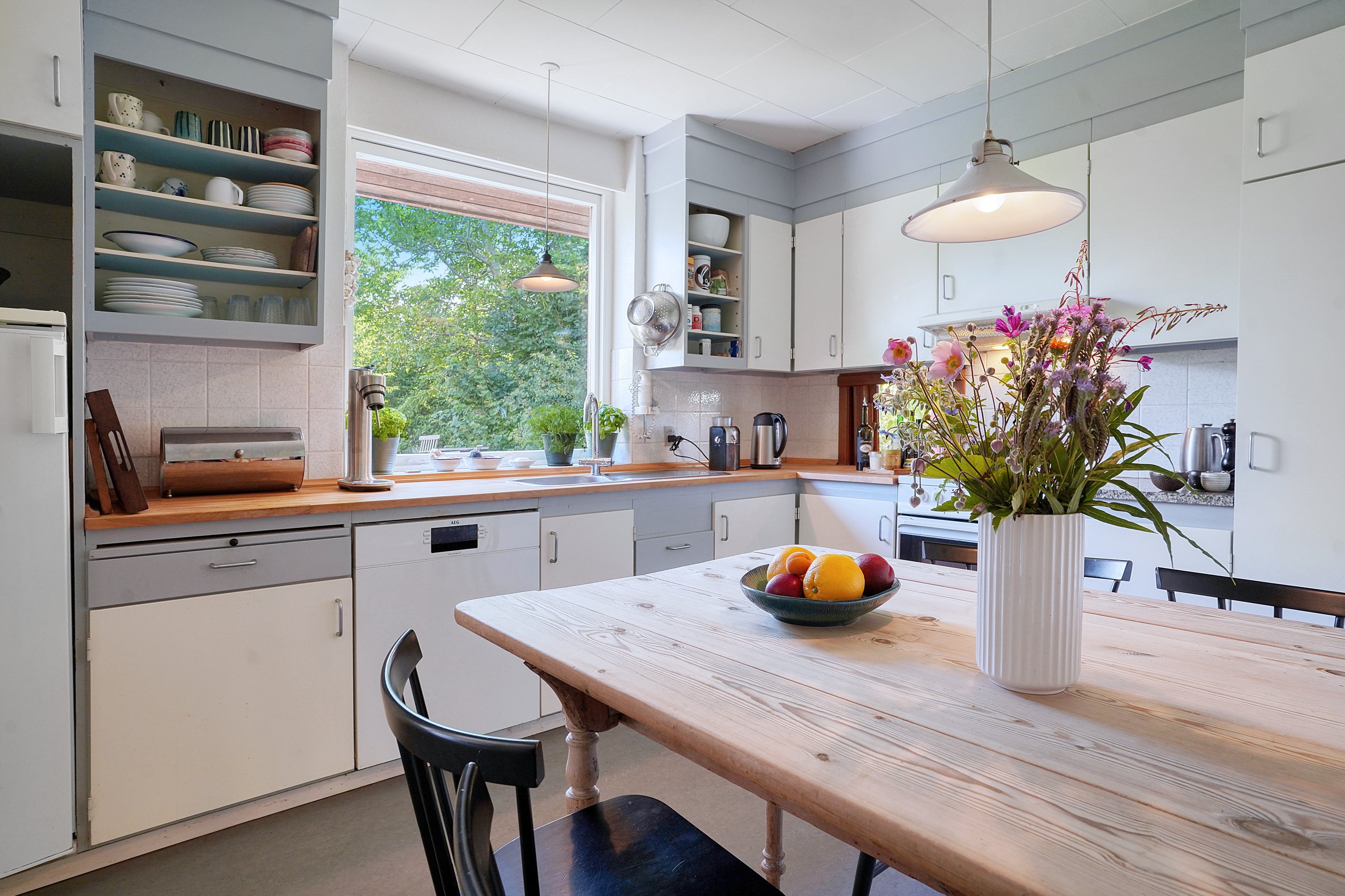 Fremhævet køkken billede i fuldskærmstilstand. Billede af Tjørnevænget 8, 3520 Farum