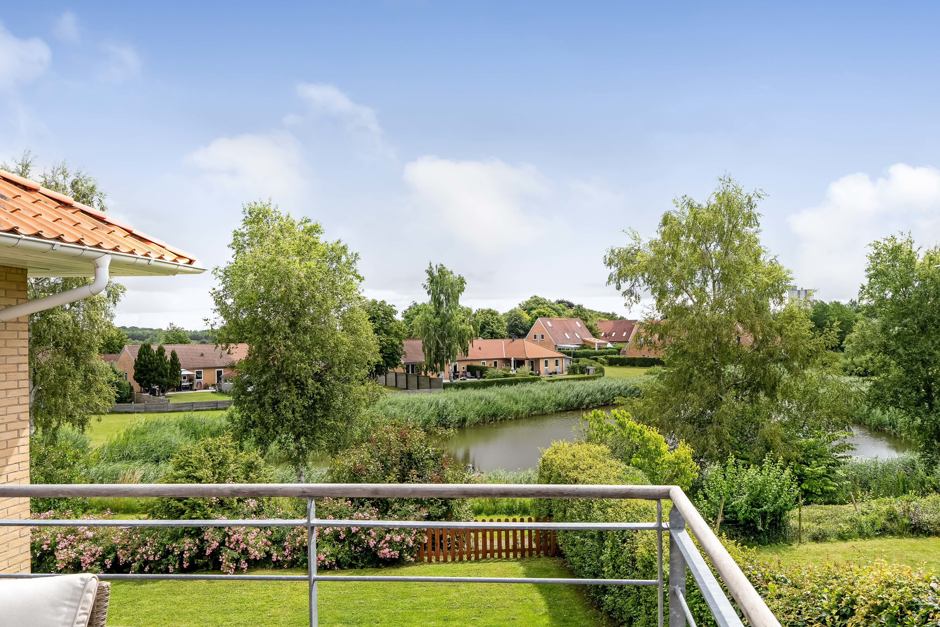 Fremhævet altan billede i fuldskærmstilstand. Billede af Lindegårds Alle 7, 3550 Slangerup