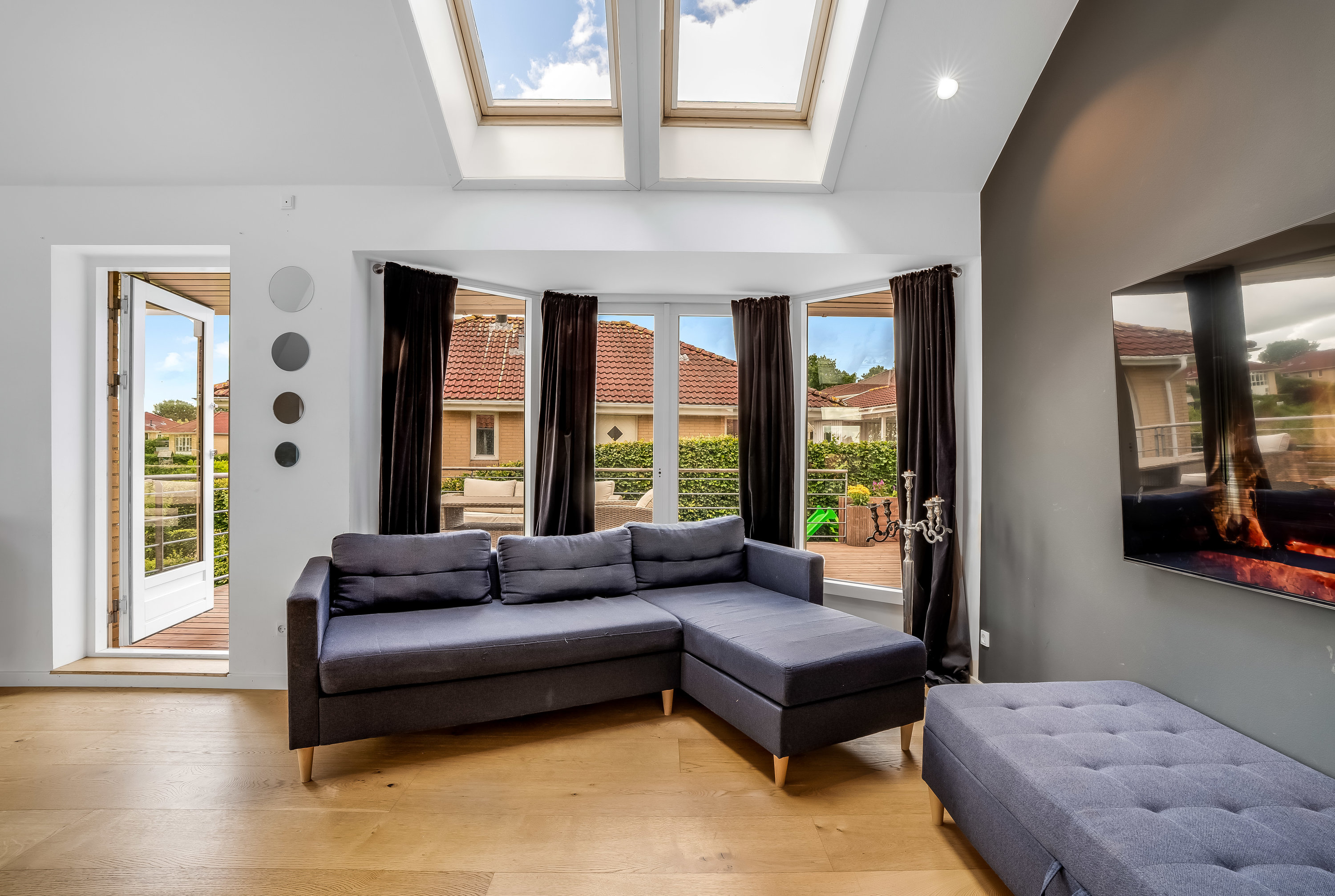 Fremhævet stue billede i fuldskærmstilstand. Billede af Lindegårds Alle 7, 3550 Slangerup