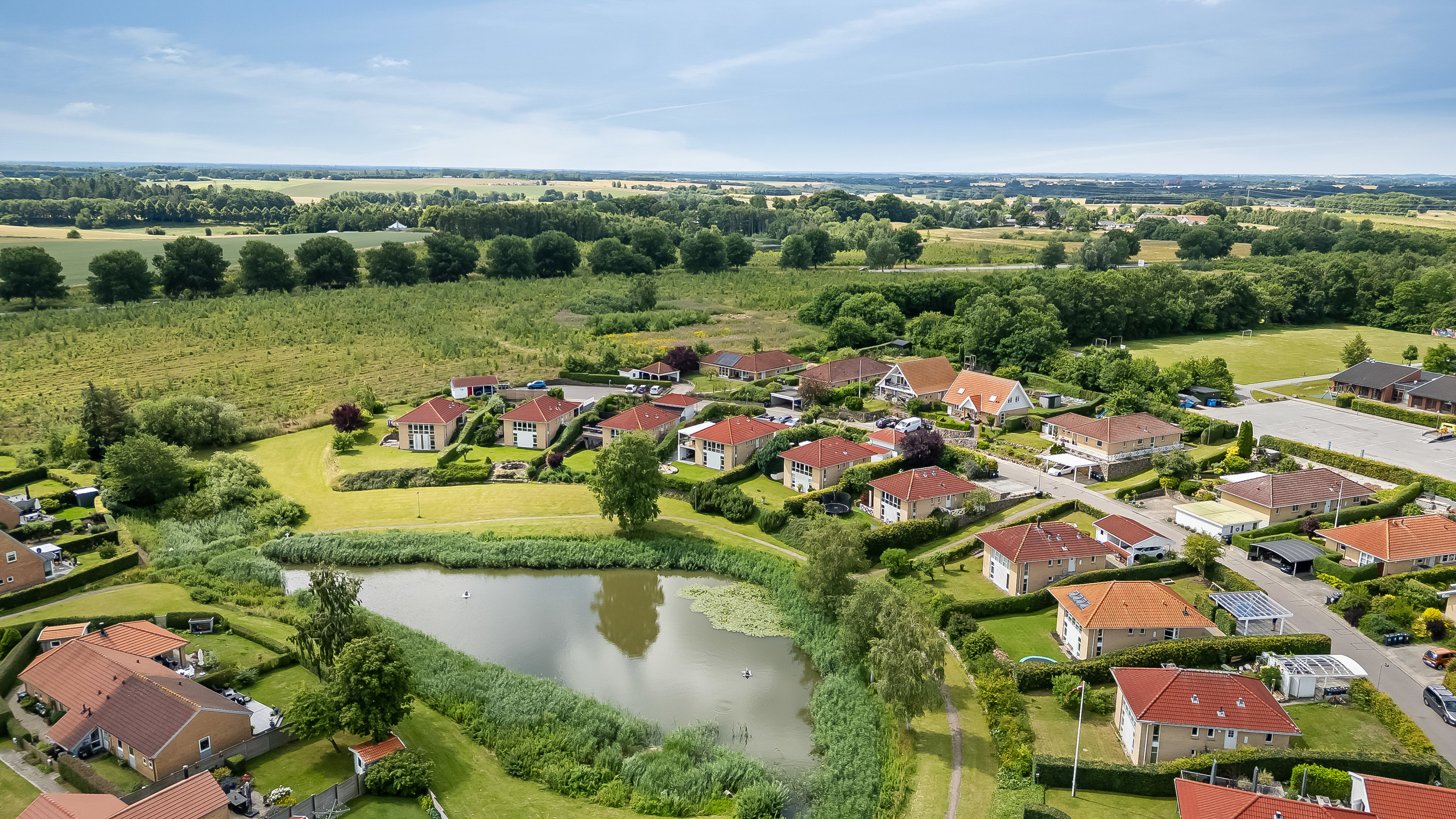 Fremhævet luftfoto billede i fuldskærmstilstand. Billede af Lindegårds Alle 7, 3550 Slangerup