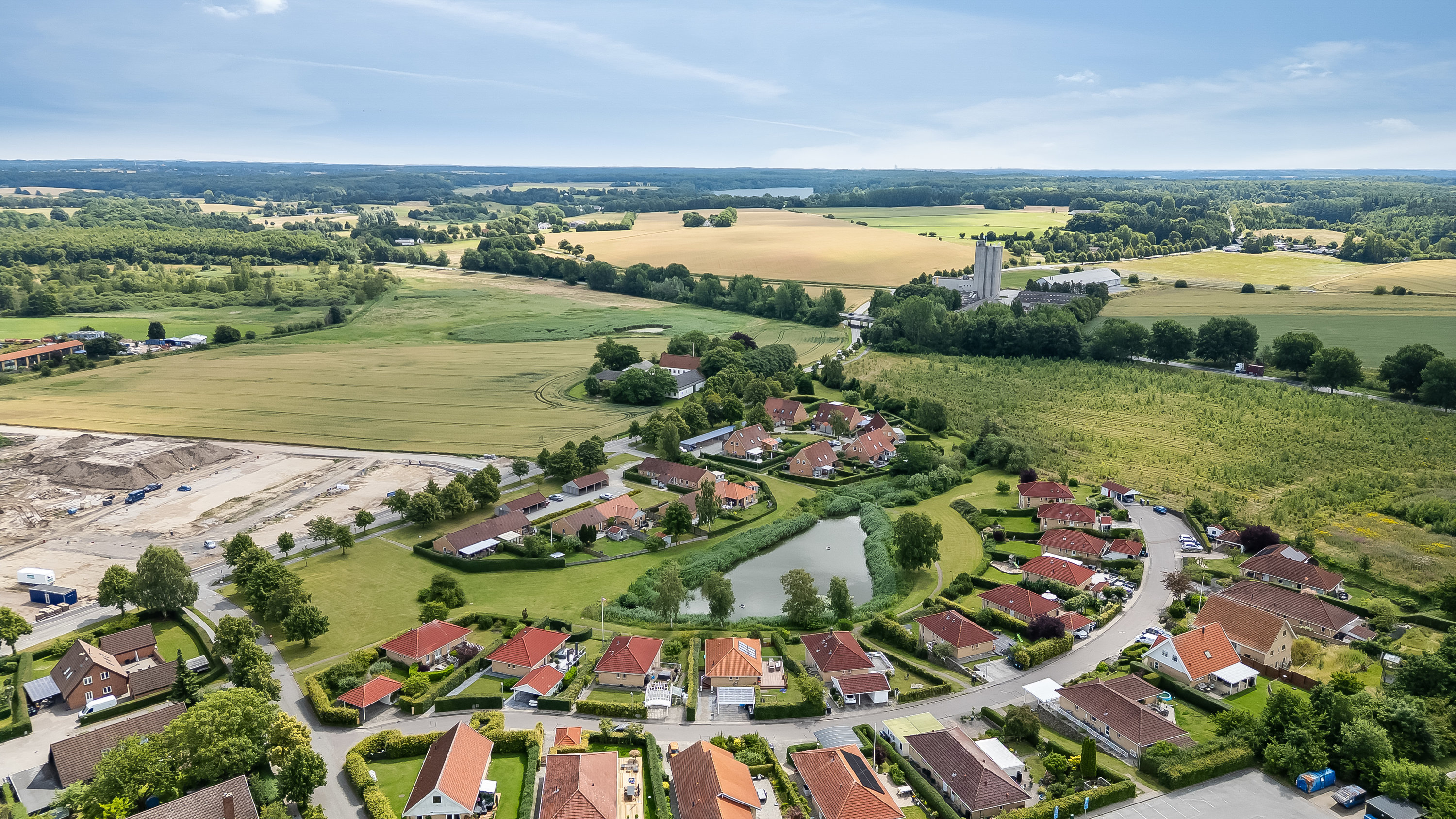 Fremhævet luftfoto billede i fuldskærmstilstand. Billede af Lindegårds Alle 7, 3550 Slangerup
