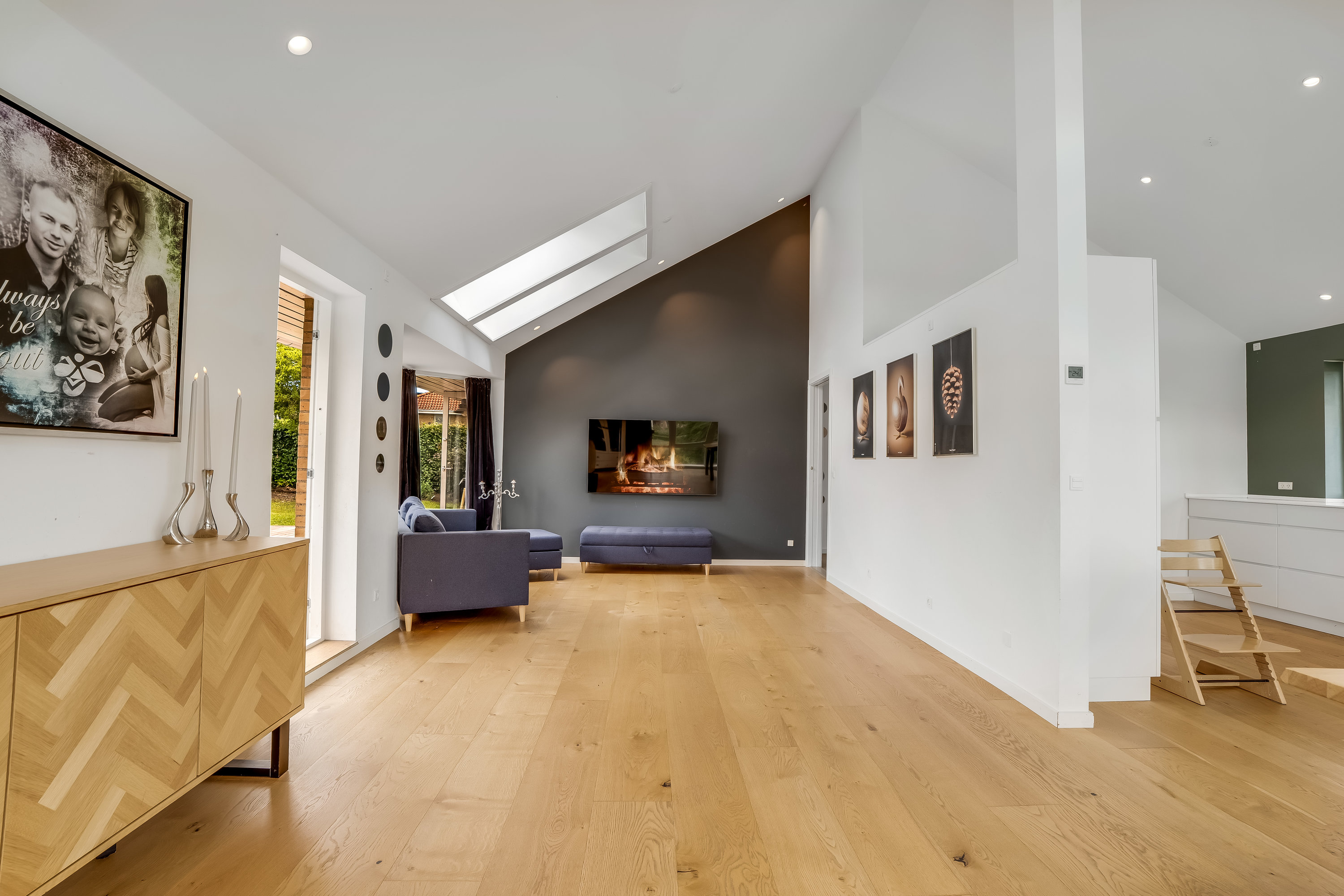 Fremhævet stue billede i fuldskærmstilstand. Billede af Lindegårds Alle 7, 3550 Slangerup