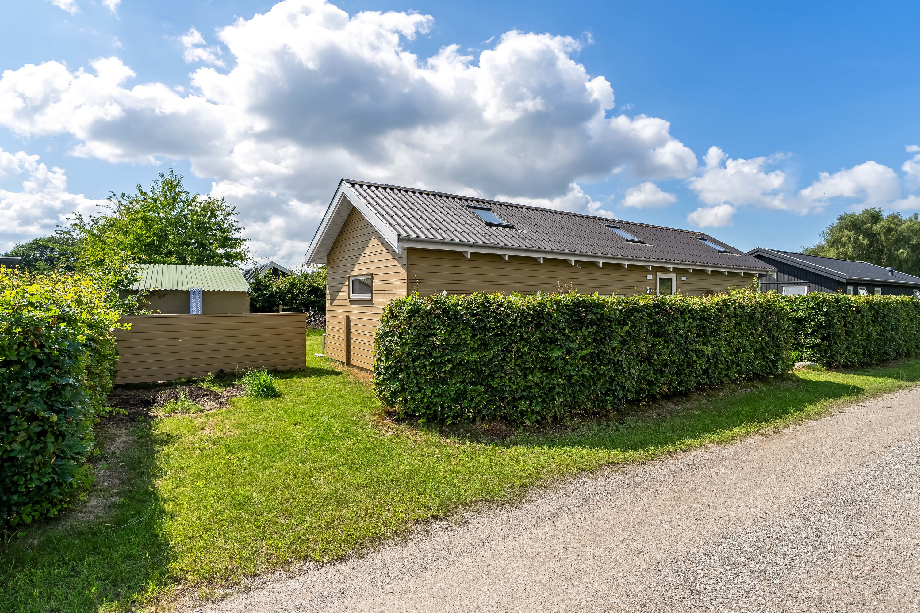 Fremhævet facade billede i fuldskærmstilstand. Billede af Tirsdagsengen 30, 3400 Hillerød