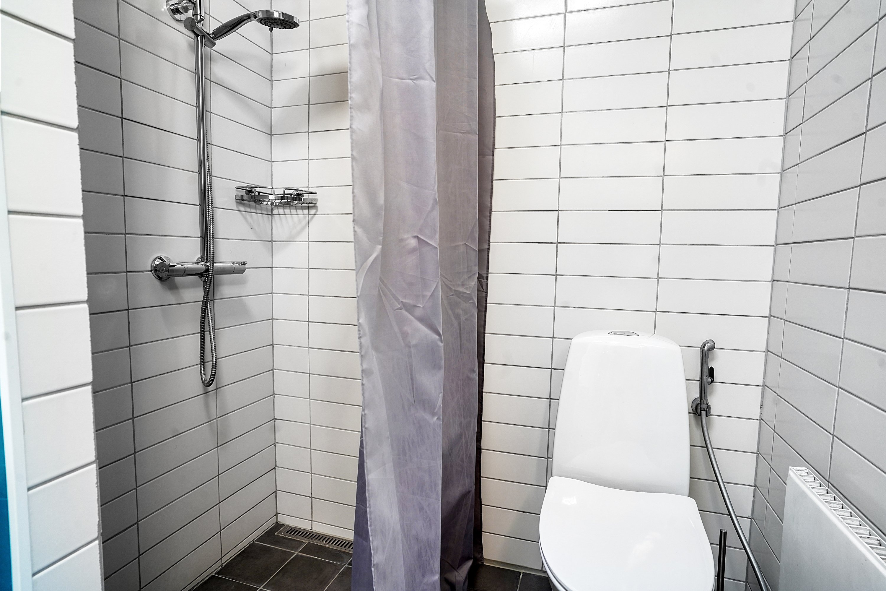 Fremhævet badeværelse billede i fuldskærmstilstand. Billede af Stenvadpark 20, 3520 Farum