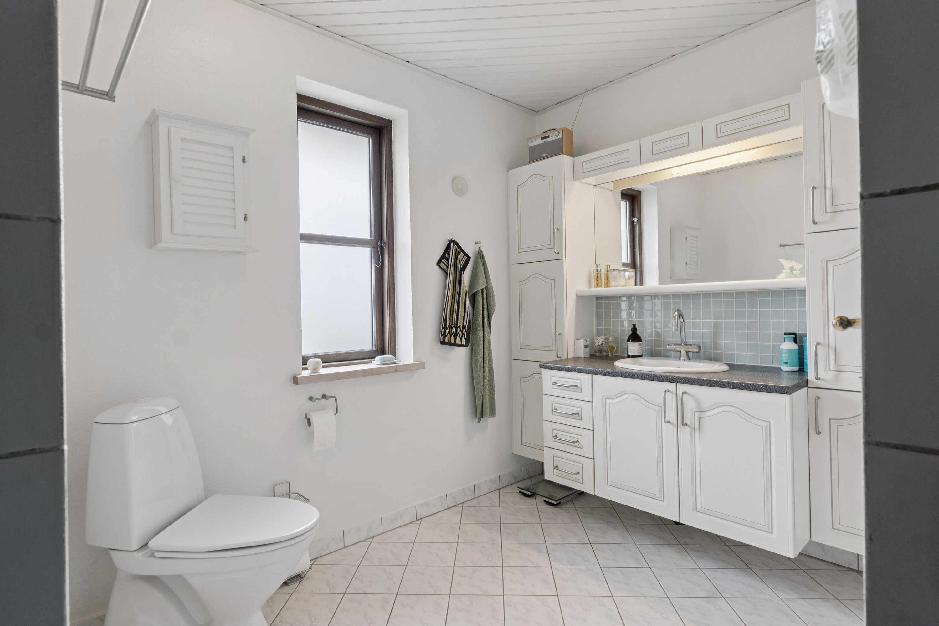 Fremhævet badeværelse billede i fuldskærmstilstand. Billede af Købstedvej 12, Tornby, 9850 Hirtshals