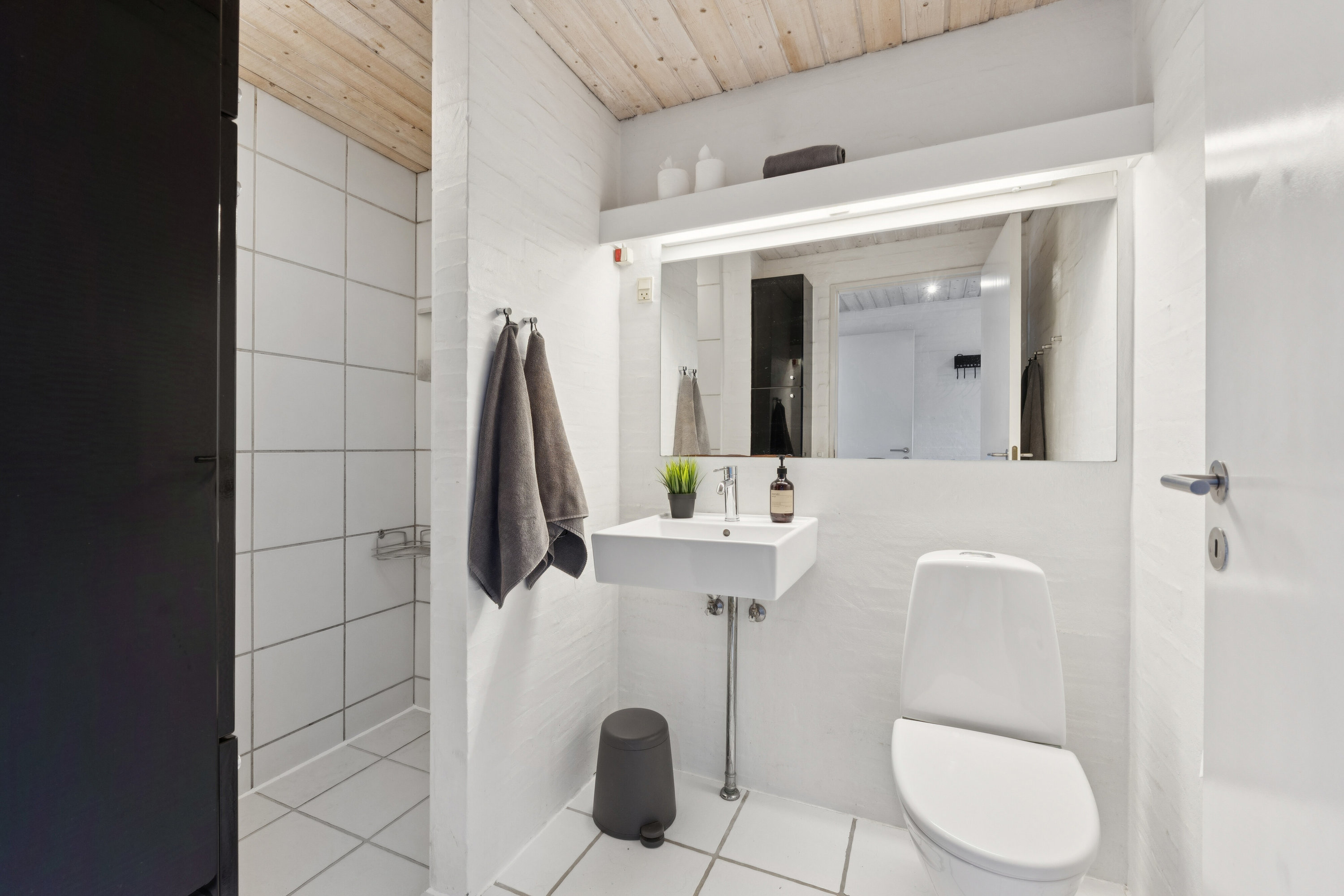 Fremhævet badeværelse billede i fuldskærmstilstand. Billede af Borrekrattet 1A, 2800 Kongens Lyngby