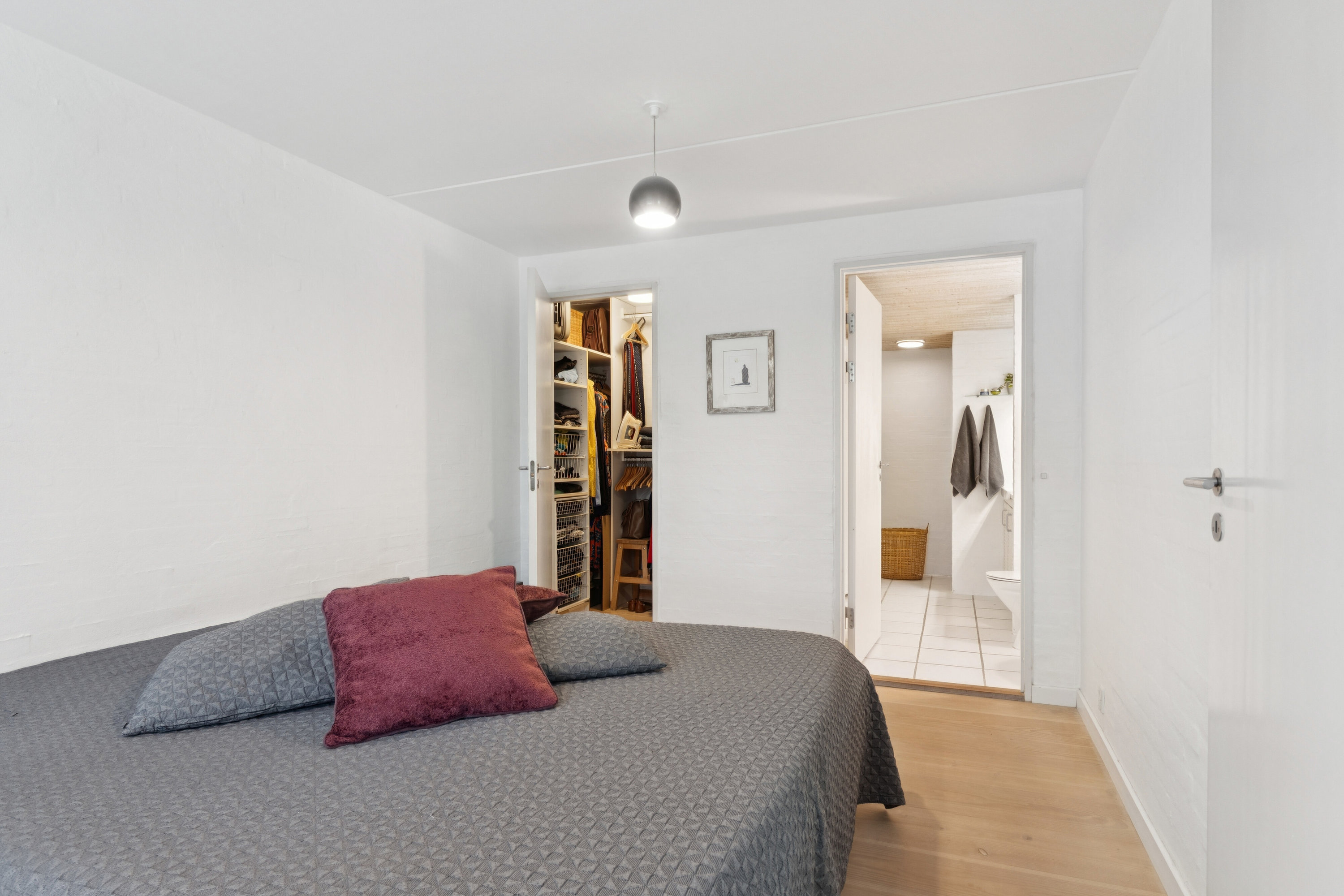 Fremhævet soveværelse billede i fuldskærmstilstand. Billede af Borrekrattet 1A, 2800 Kongens Lyngby