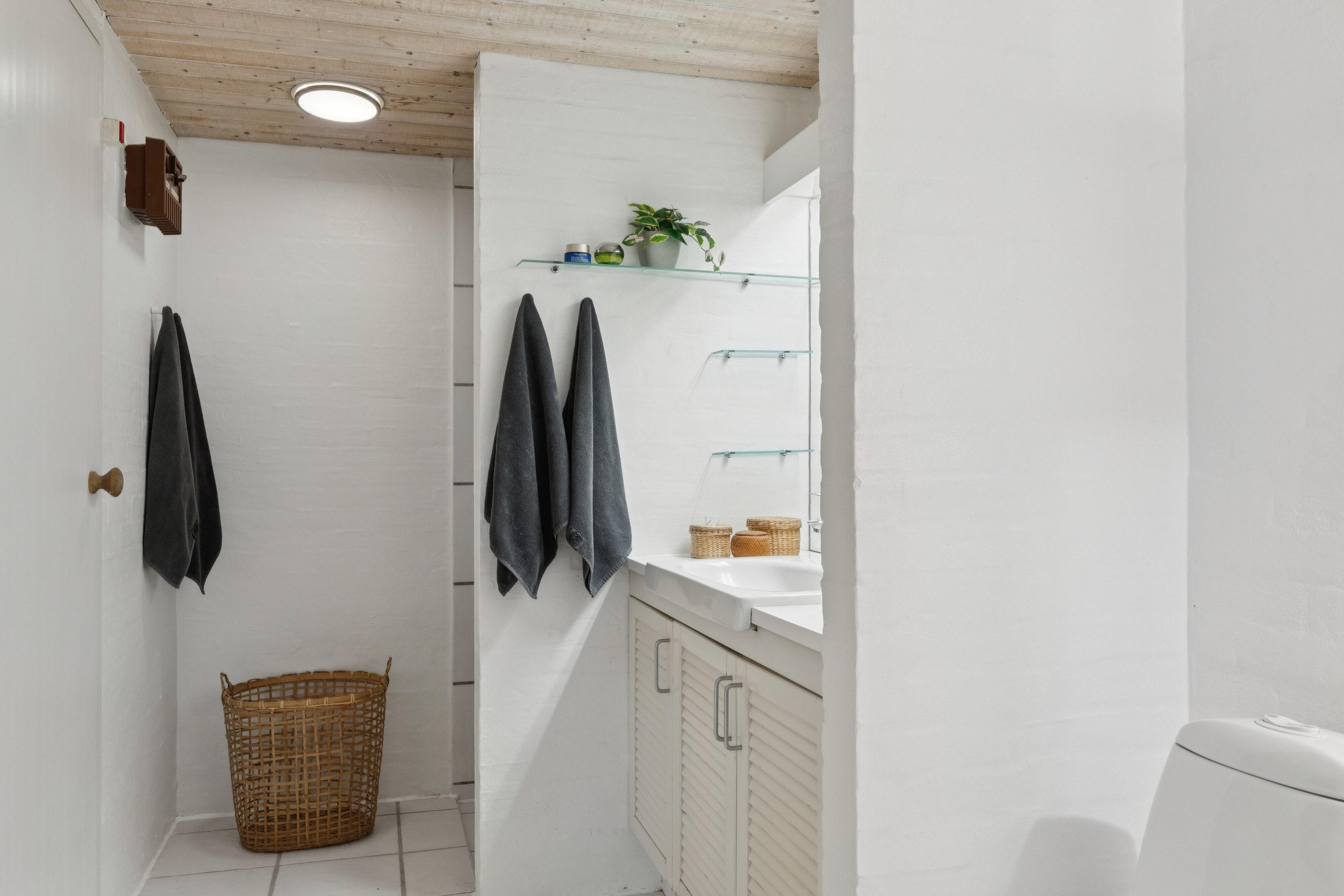 Fremhævet badeværelse billede i fuldskærmstilstand. Billede af Borrekrattet 1A, 2800 Kongens Lyngby