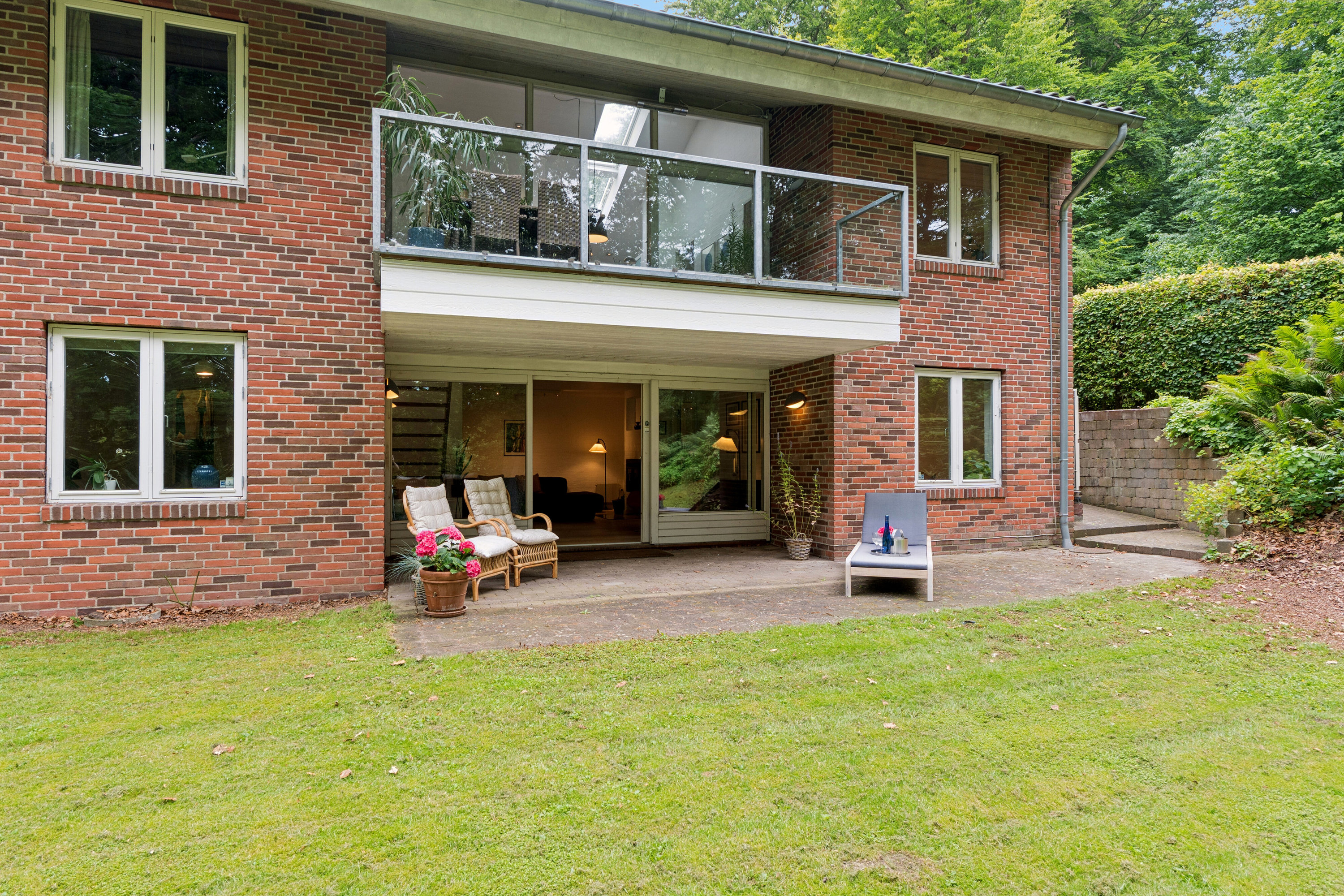 Fremhævet set fra haven billede i fuldskærmstilstand. Billede af Borrekrattet 1A, 2800 Kongens Lyngby