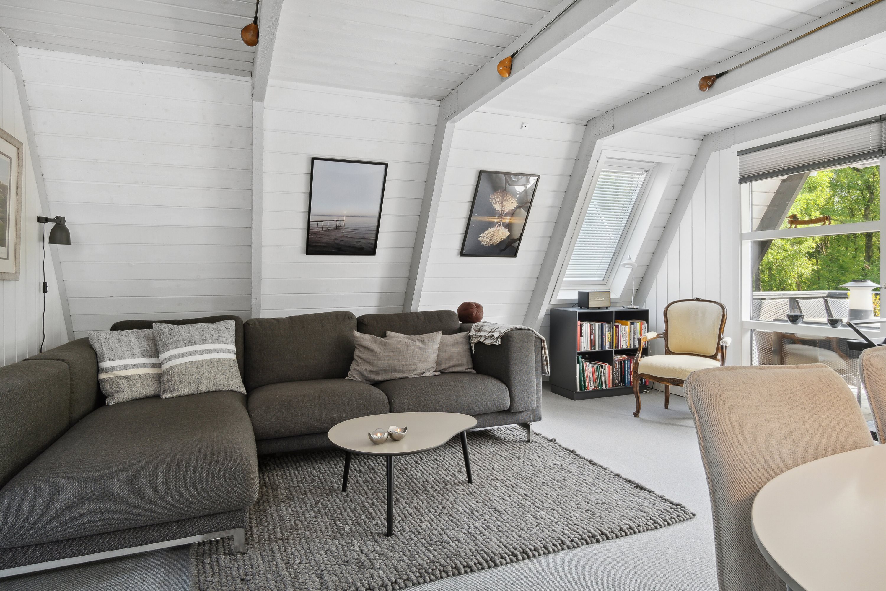 Fremhævet stue billede i fuldskærmstilstand. Billede af Golfsvinget 52, Gatten, 9640 Farsø