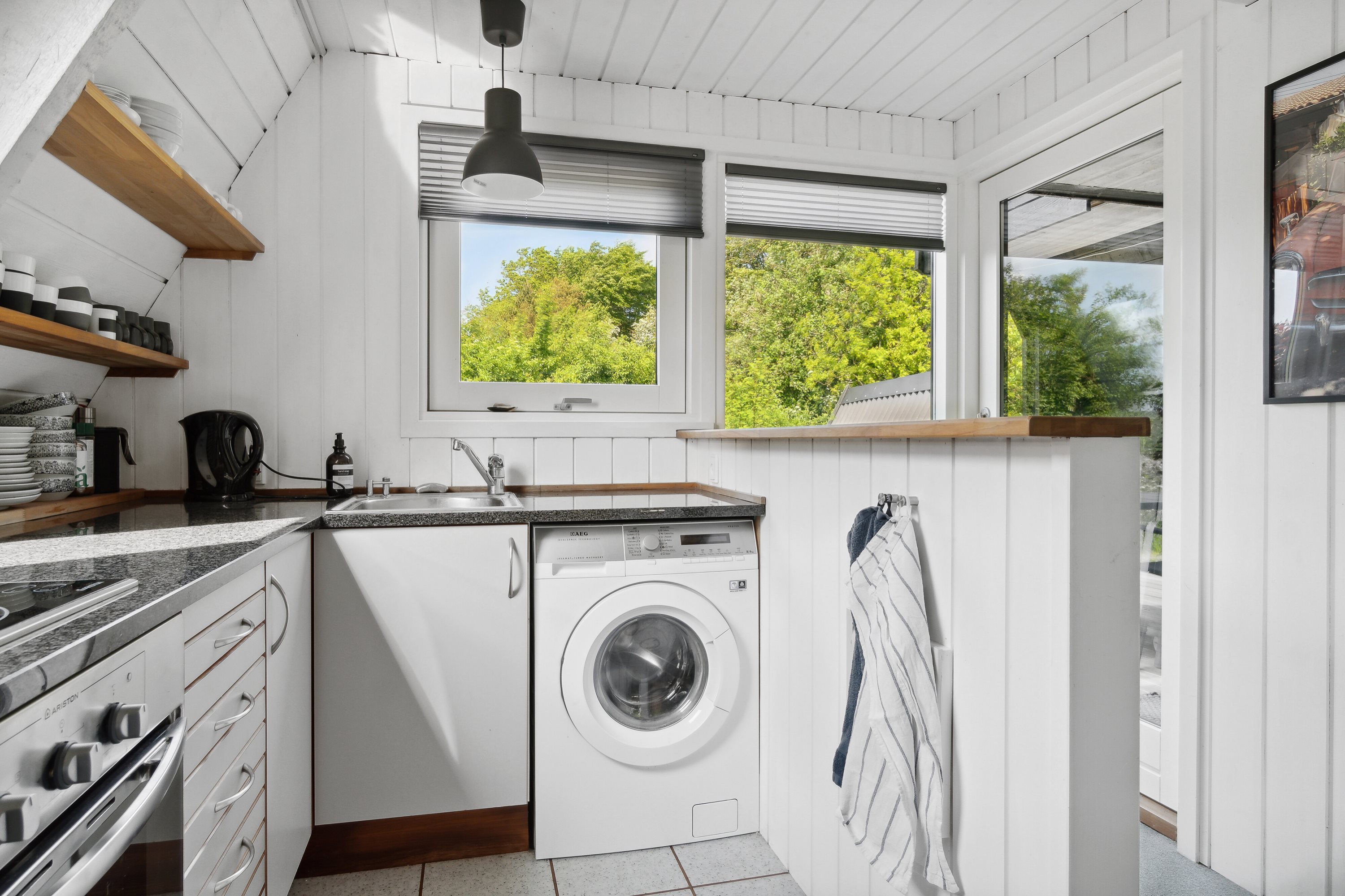 Fremhævet køkken billede i fuldskærmstilstand. Billede af Golfsvinget 52, Gatten, 9640 Farsø