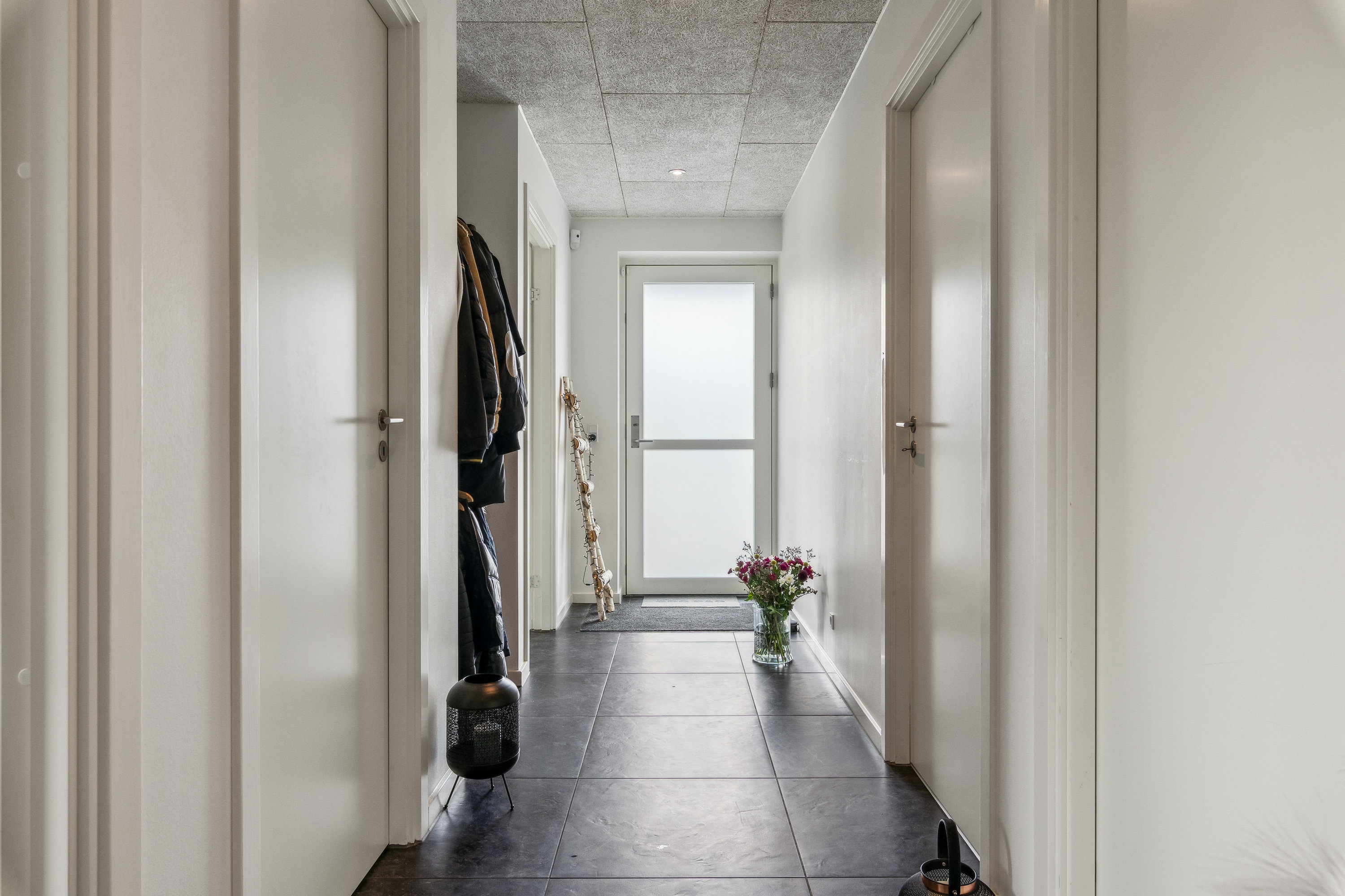 Fremhævet entré billede i fuldskærmstilstand. Billede af Korslystvej 5, Norring, 8382 Hinnerup