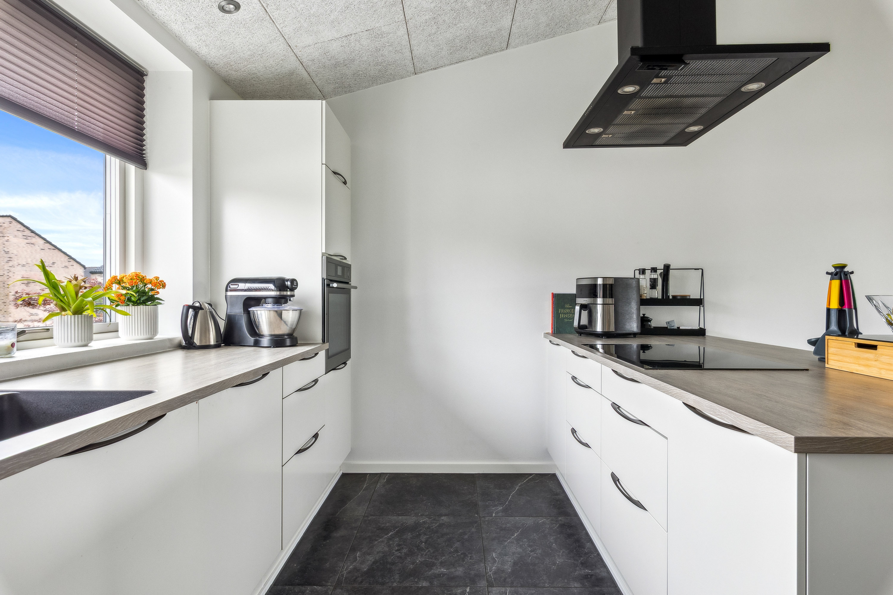 Miniaturebillede 2: køkken. Billede af Korslystvej 5, Norring, 8382 Hinnerup