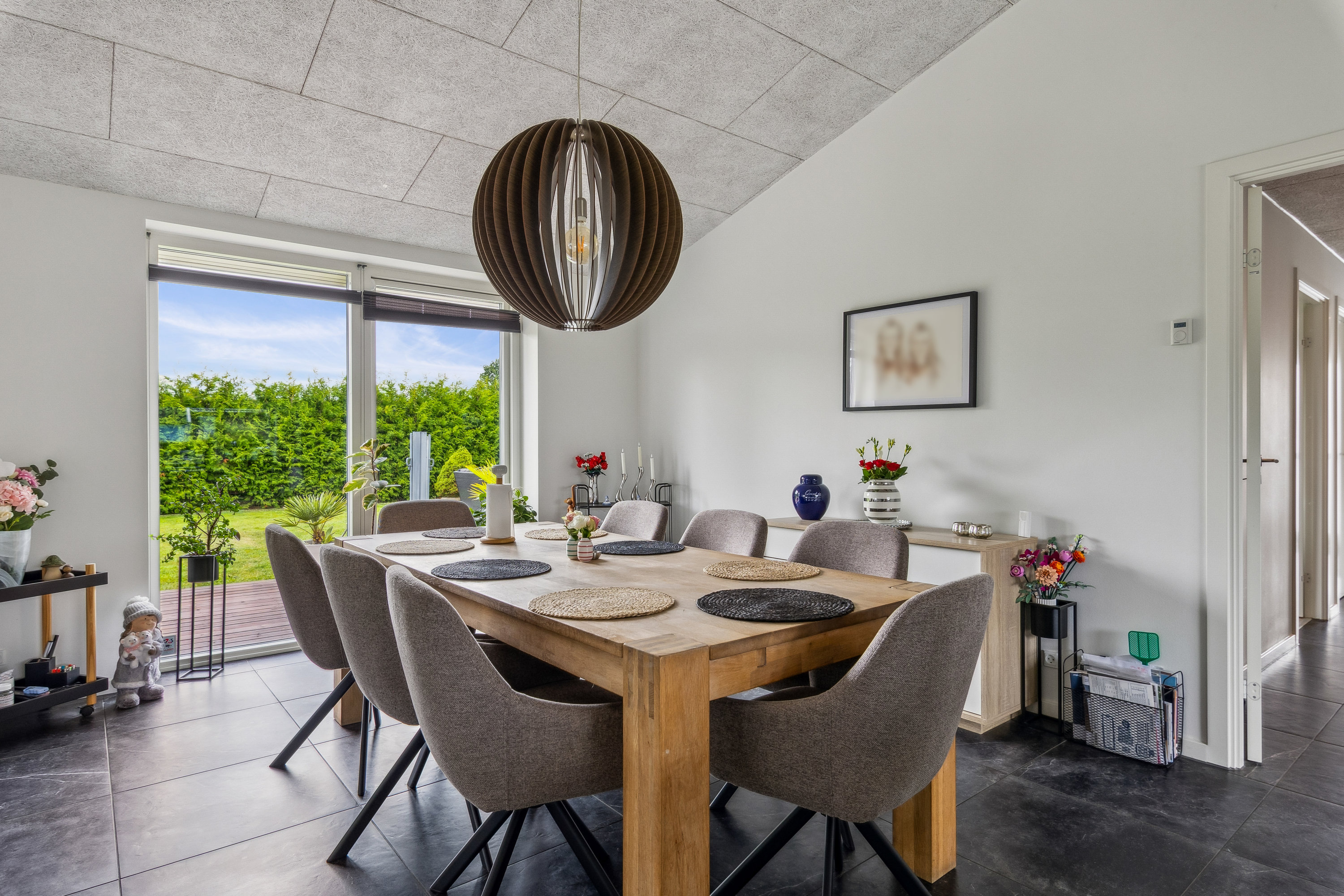 Fremhævet stue billede i fuldskærmstilstand. Billede af Korslystvej 5, Norring, 8382 Hinnerup