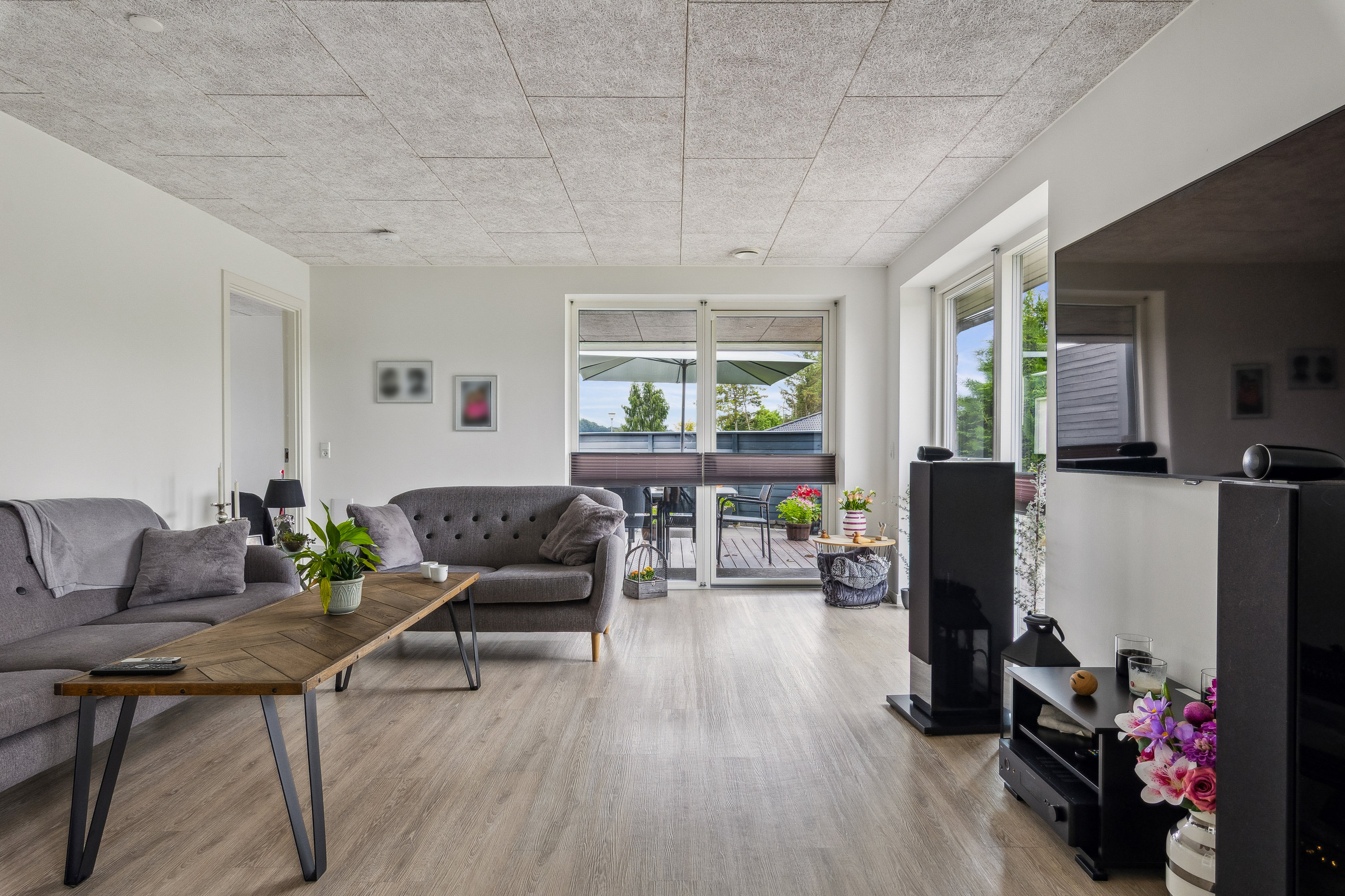 Fremhævet stue billede i fuldskærmstilstand. Billede af Korslystvej 5, Norring, 8382 Hinnerup