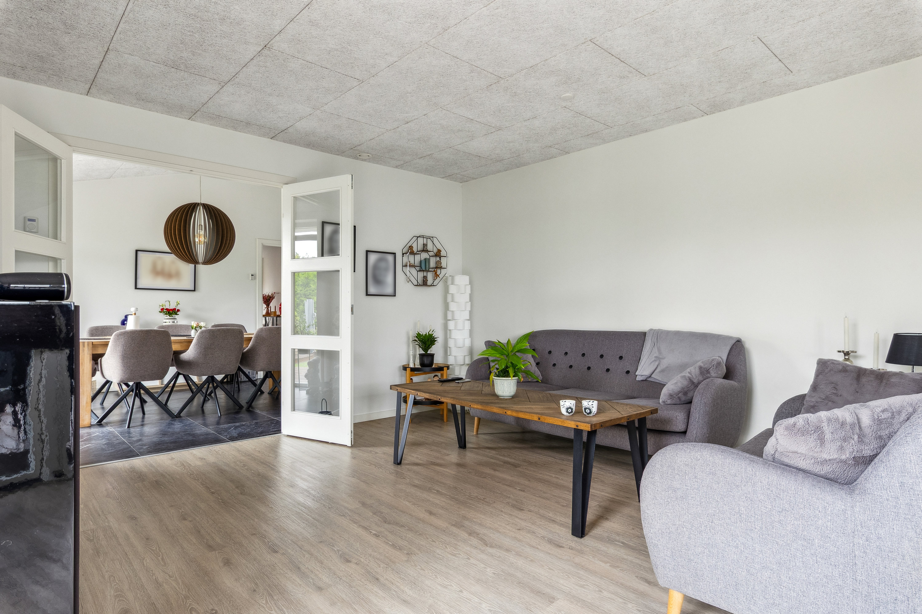 Fremhævet stue billede i fuldskærmstilstand. Billede af Korslystvej 5, Norring, 8382 Hinnerup