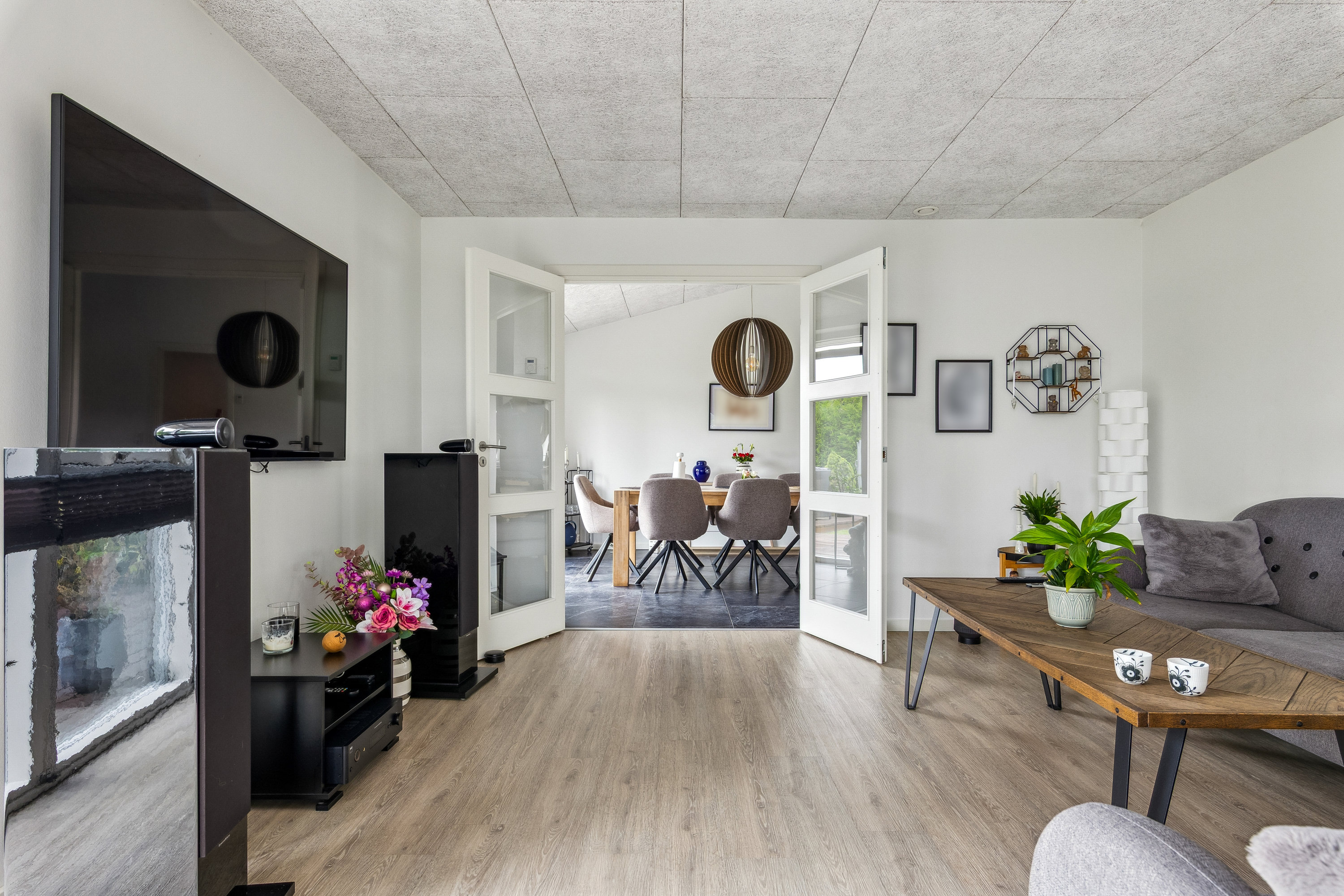 Fremhævet stue billede i fuldskærmstilstand. Billede af Korslystvej 5, Norring, 8382 Hinnerup