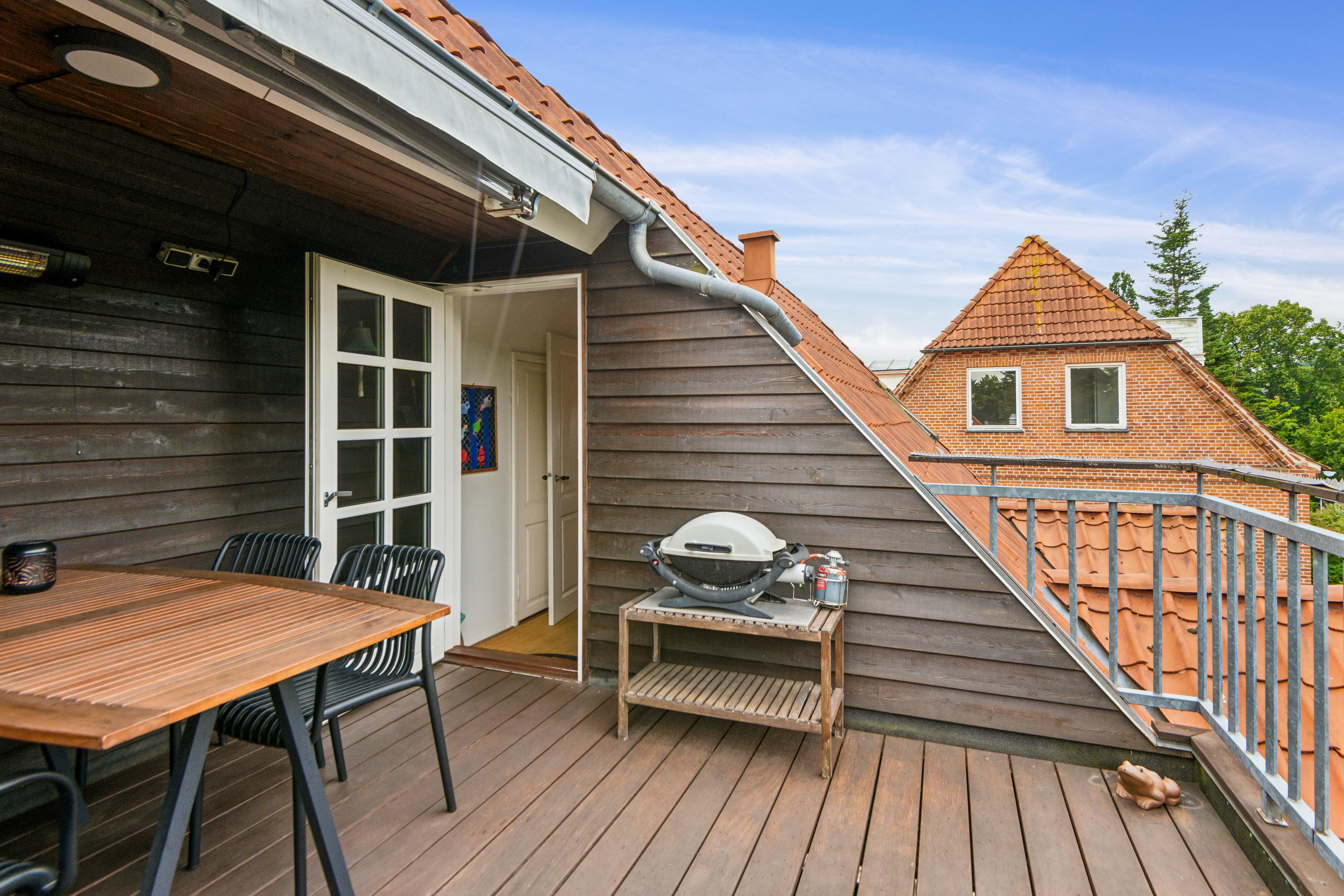 Fremhævet terrasse billede i fuldskærmstilstand. Billede af Kærlundsvej 22, 1., 9000 Aalborg