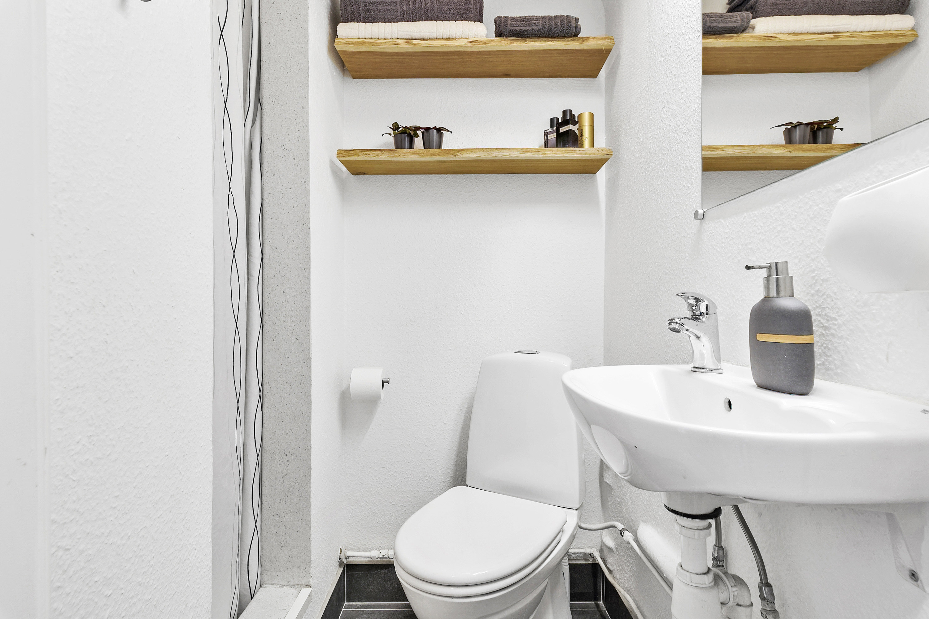 Fremhævet badeværelse billede i fuldskærmstilstand. Billede af Langelandsgade 26, st.. tv., 9000 Aalborg