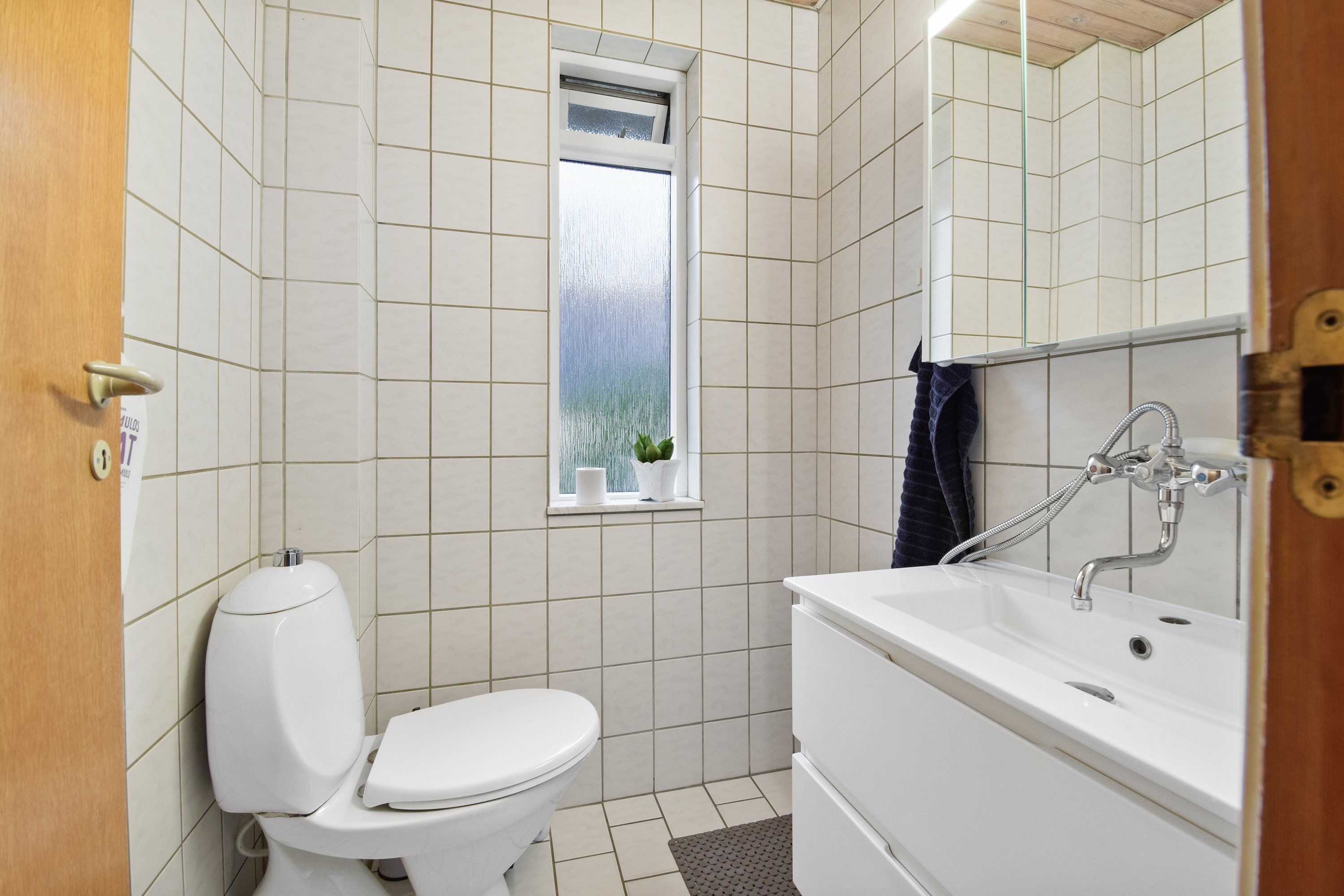 Fremhævet toilet billede i fuldskærmstilstand. Billede af Horsensvej 58, Tebstrup, 8660 Skanderborg