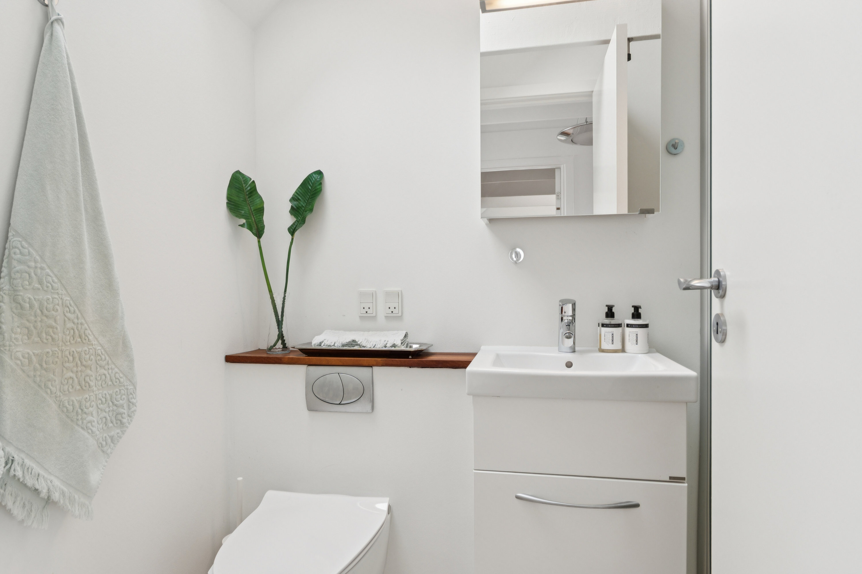 Fremhævet badeværelse billede i fuldskærmstilstand. Billede af Geelsskovvej 18, 2830 Virum