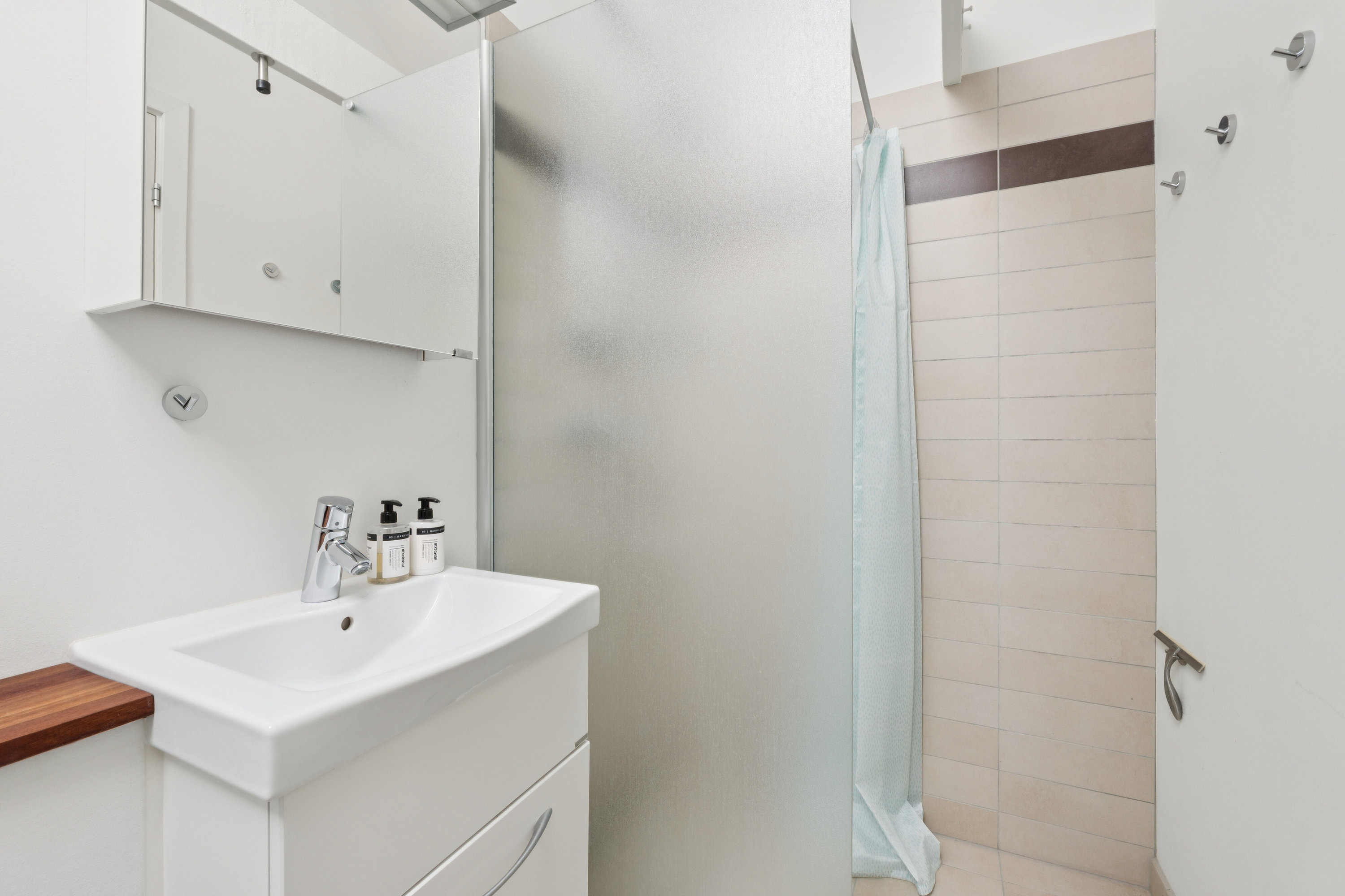 Fremhævet badeværelse billede i fuldskærmstilstand. Billede af Geelsskovvej 18, 2830 Virum