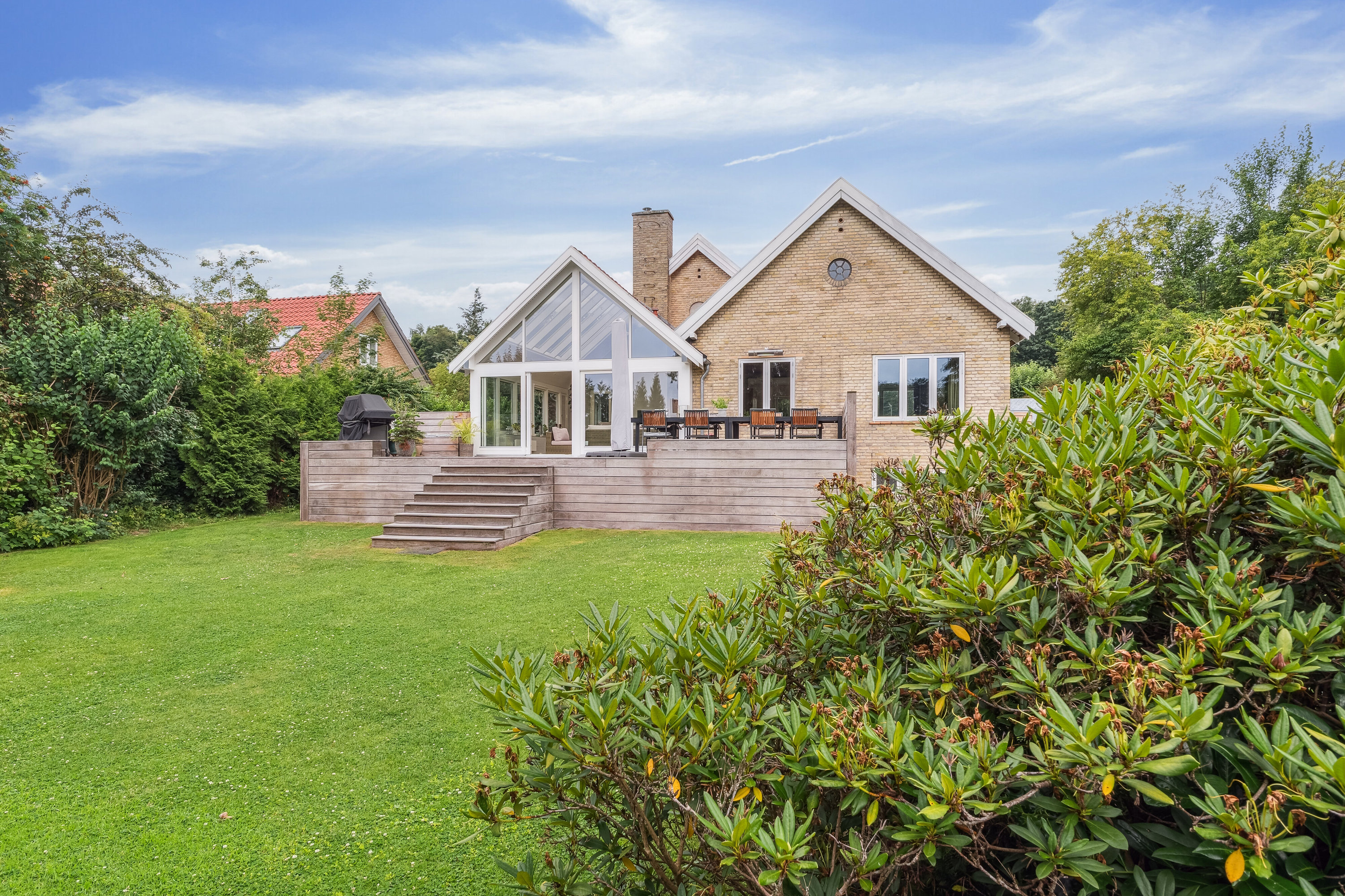 Fremhævet set fra haven billede i fuldskærmstilstand. Billede af Geelsskovvej 18, 2830 Virum