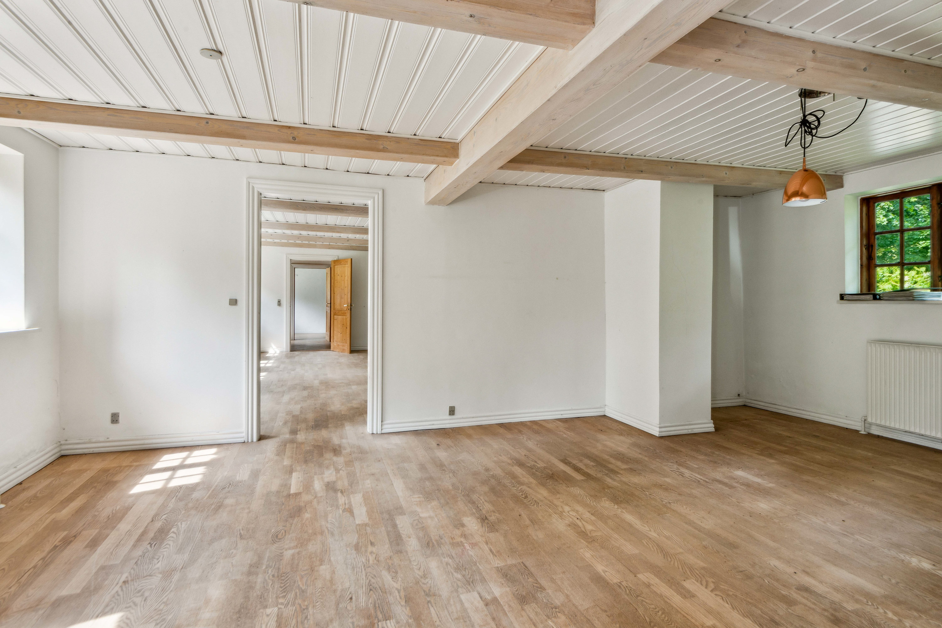 Fremhævet stue billede i fuldskærmstilstand. Billede af Kelddalvej 15, Kelddalgårde, 9240 Nibe