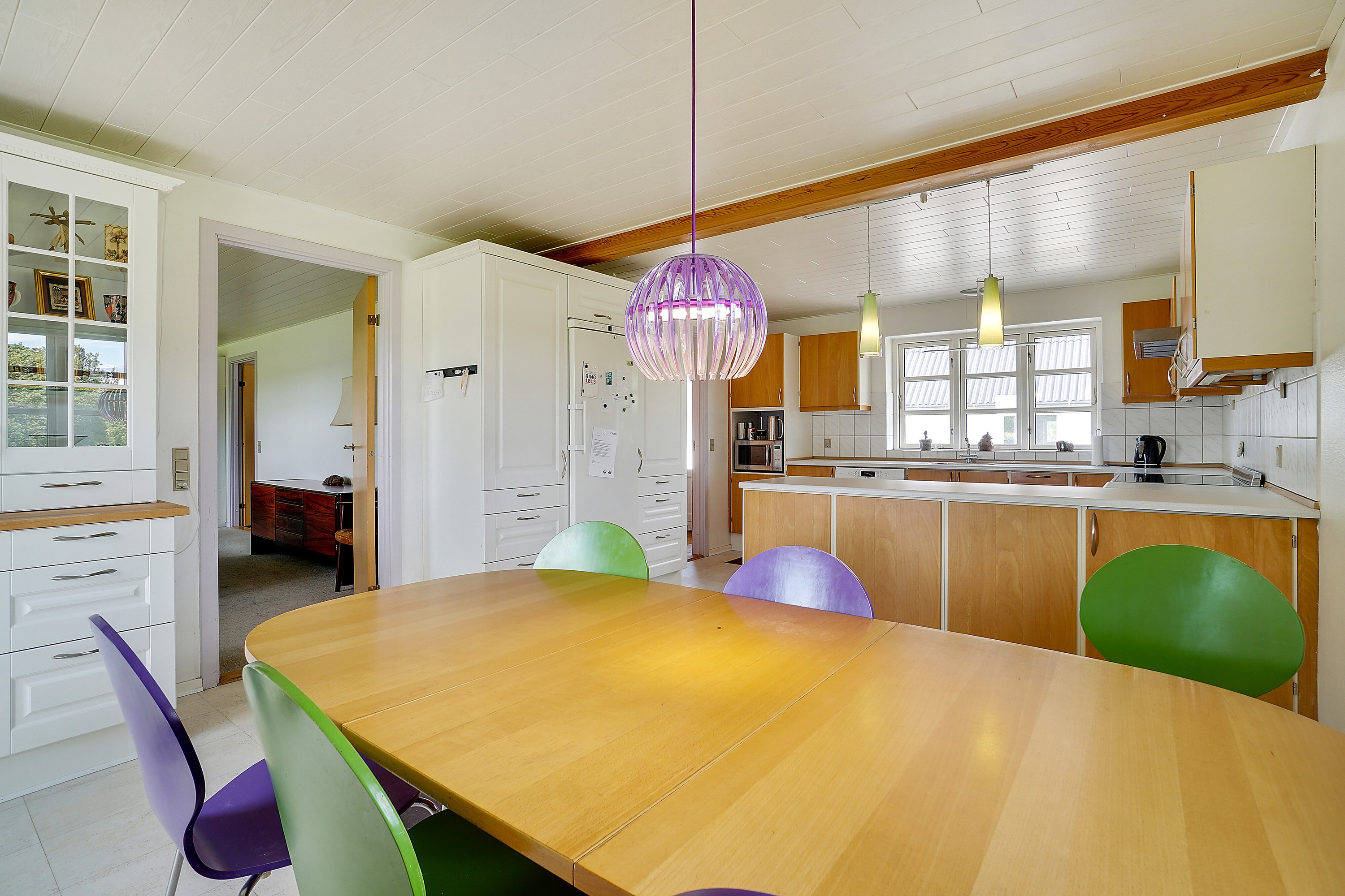 Fremhævet spisestue billede i fuldskærmstilstand. Billede af Puggevej 1, Rø, 3760 Gudhjem