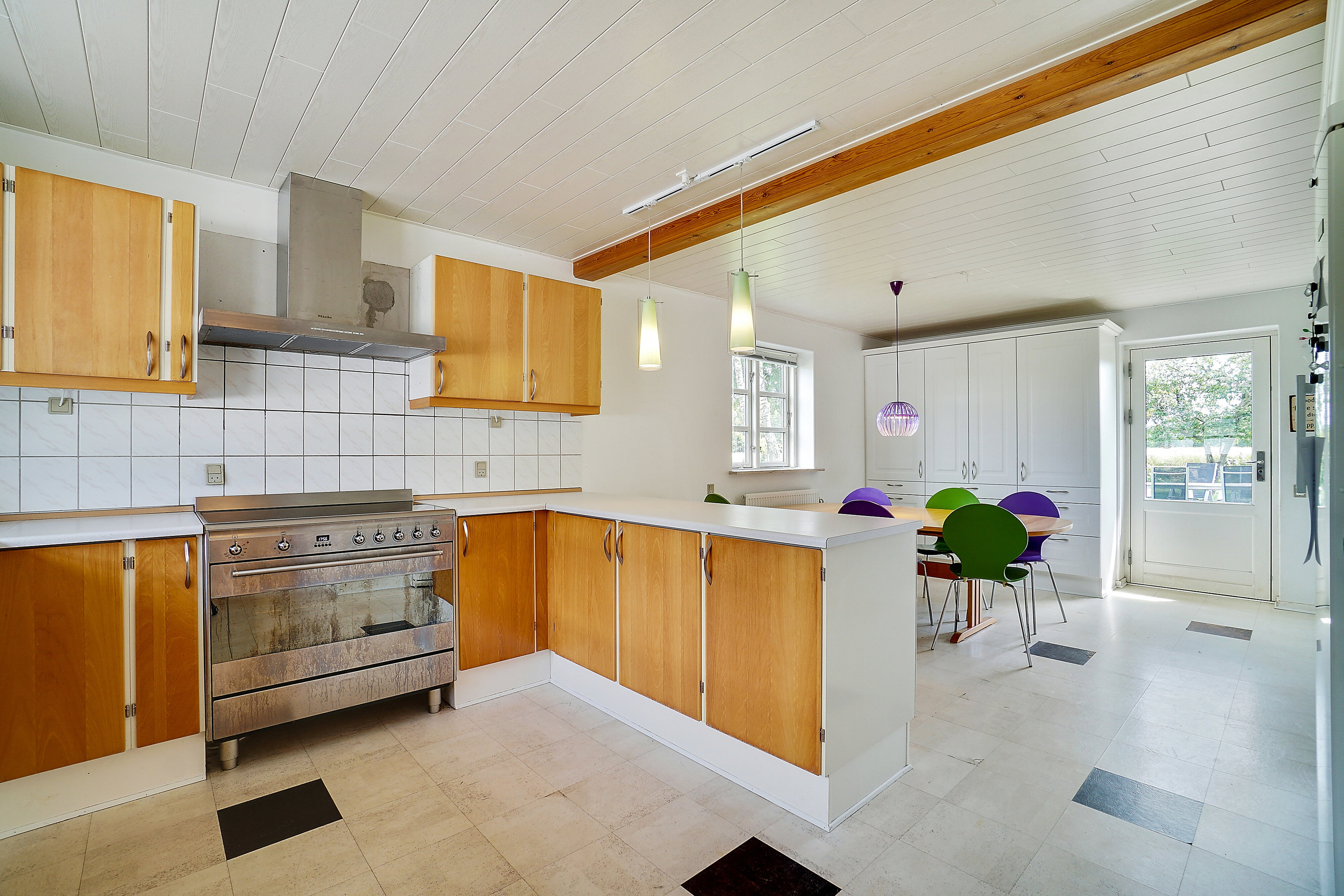 Fremhævet køkken billede i fuldskærmstilstand. Billede af Puggevej 1, Rø, 3760 Gudhjem