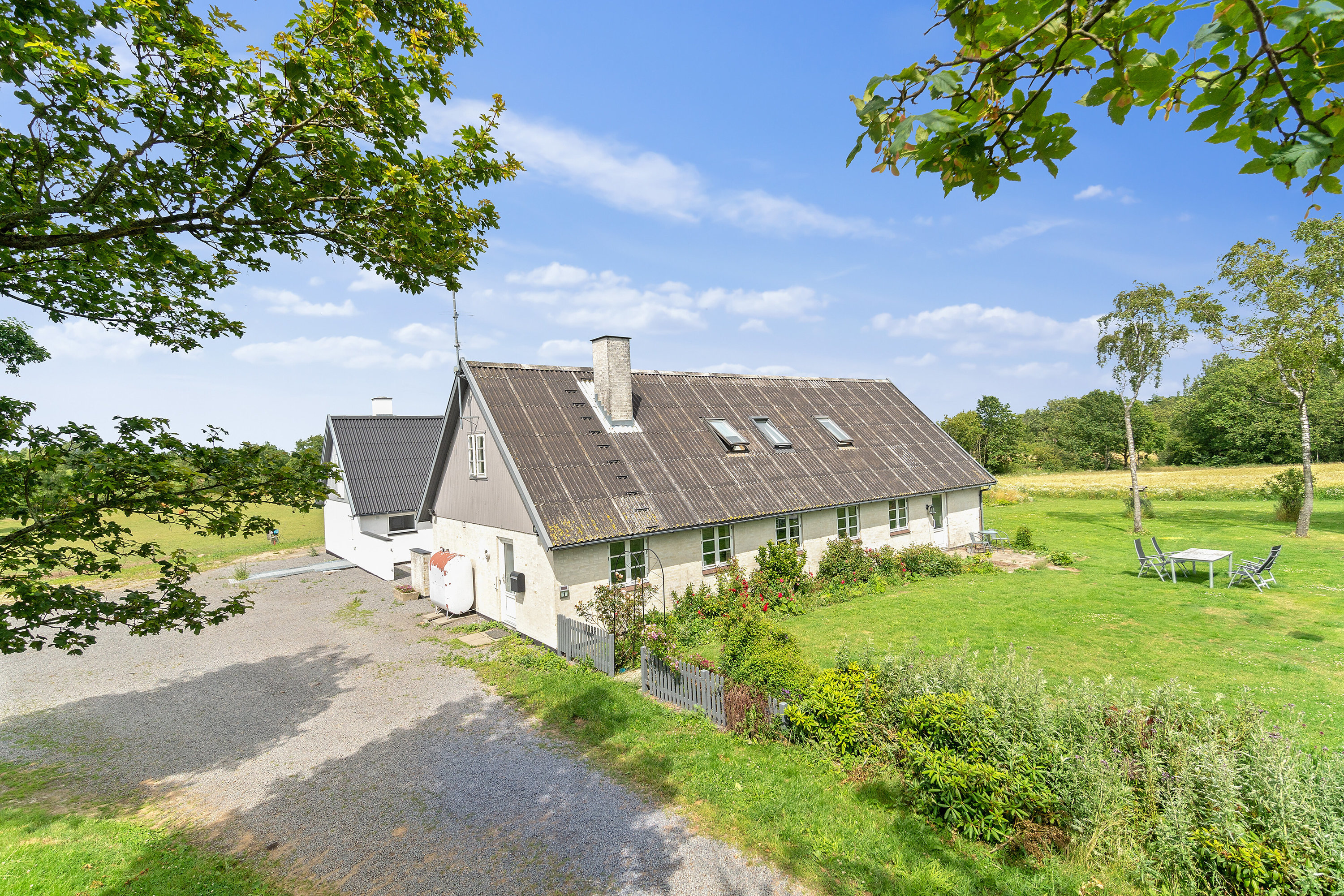Fremhævet set fra vejen billede i fuldskærmstilstand. Billede af Puggevej 1, Rø, 3760 Gudhjem